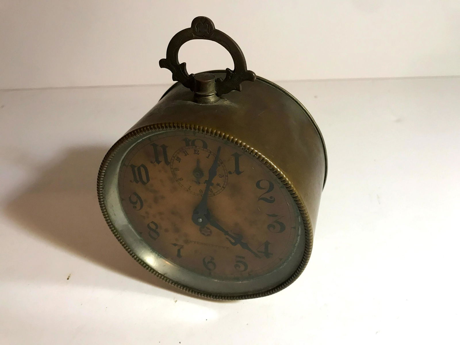 Vintage old Intermittent table clock (1 of 3)