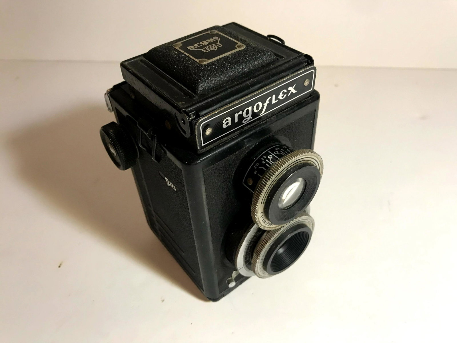 Vintage Argus Argoflex Film TLR Camera: Old vintage camera Please view all photos as they are part of the description and condition of this Item, Feel free to contact me with questions or picture requests Used Item AS IS
