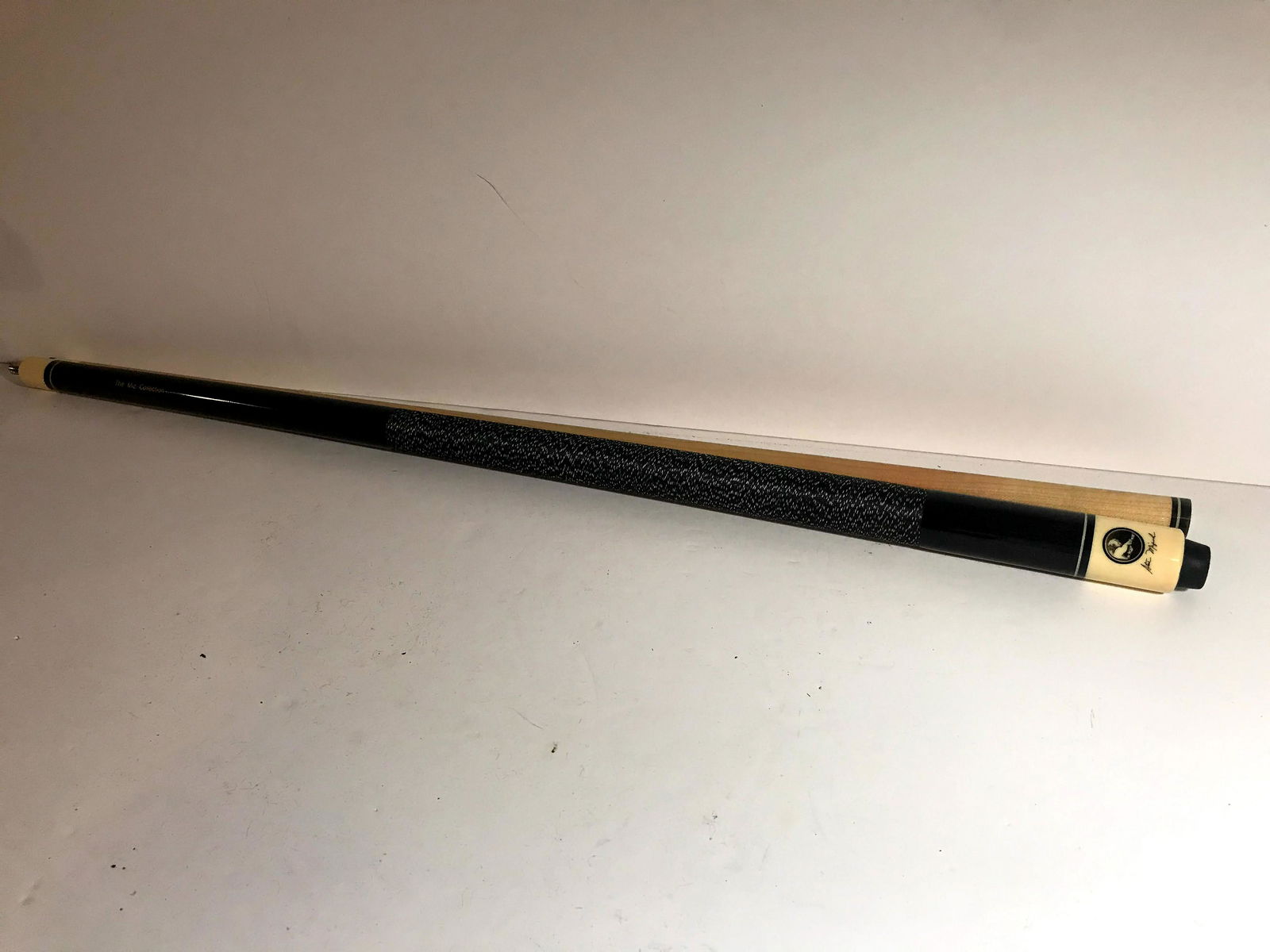 Mizerak Pool Cue 2 Piece The Miz Collection Billiards: Steve Mizerak Pool Cue 2 Piece The Miz Collection Billiards Stick 59" Nice old pool stick Please view all photos as they are part of the description and condition of this Item, Feel free to contact me