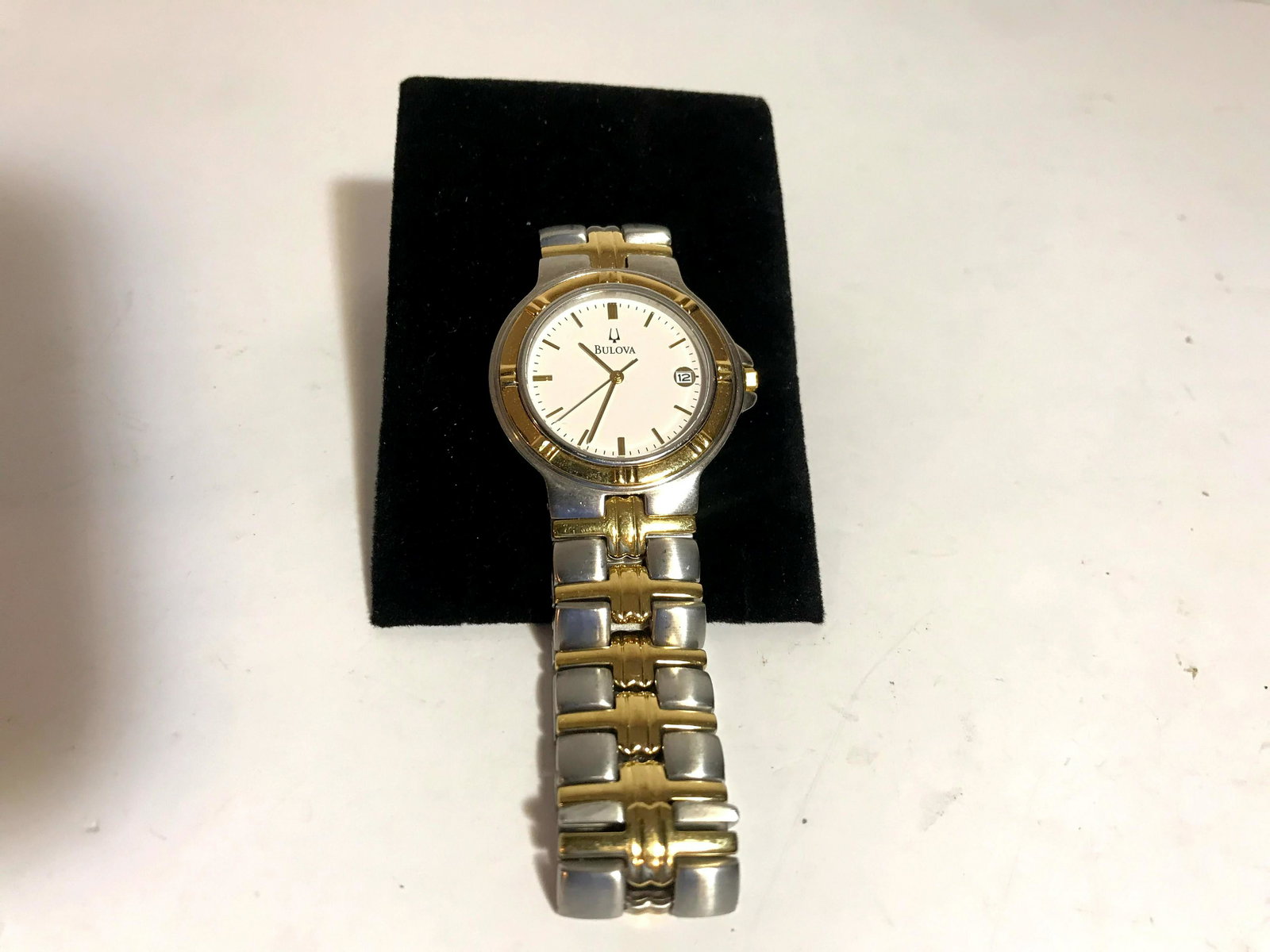 Vintage Bulova working Ladies Watch: Vintage Bulova Watch Please view all photos as they are part of the description and condition of this Item, Feel free to contact me with questions or picture requests Used Item AS IS