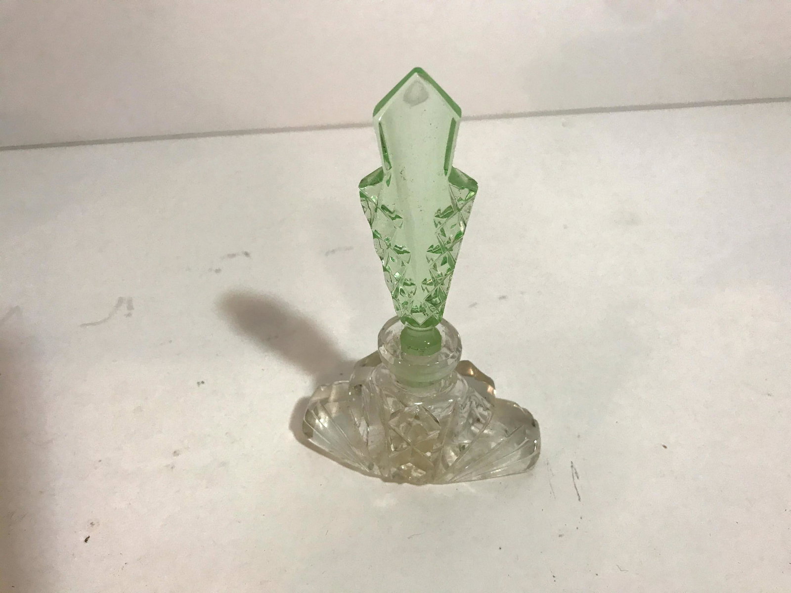 Vintage Morlee Crystal Perfume Bottle: Vintage old perfume bottle Please view all photos as they are part of the description and condition of this Item, Feel free to contact me with questions or picture requests Used Item AS IS