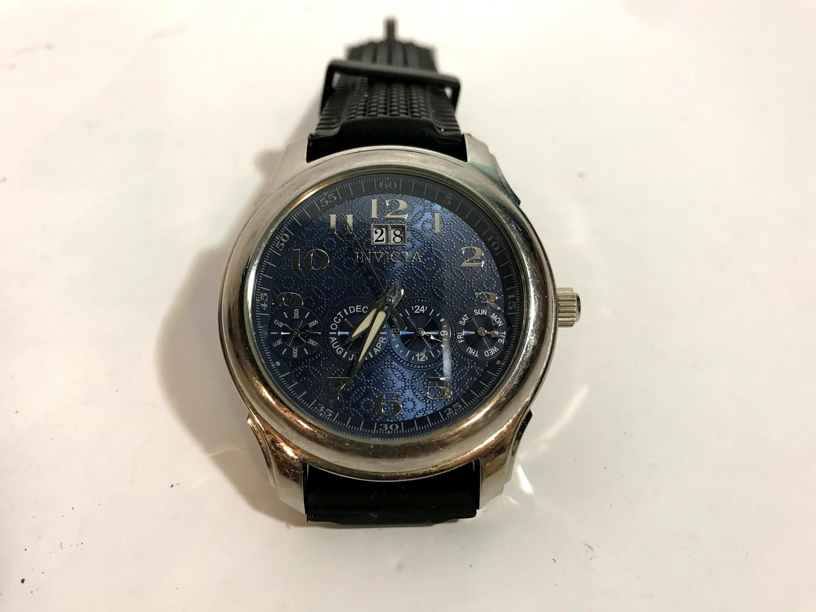 Beautiful rich blue Invicta watch 35 jewels: Beautiful rich blue Invicta watch Very nice working watch Please view all photos as they are part of the description and condition of this Item, Feel free to contact me with questions or picture reque