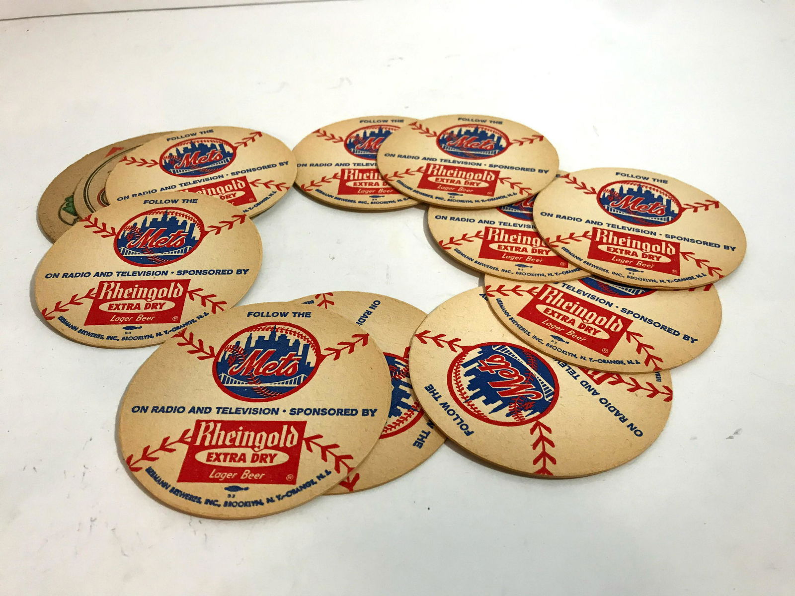 Vintage Mets Beer Coaster: Vintage Mets Beer Coaster Please view all photos as they are part of the description and condition of this Item, Feel free to contact me with questions or picture requests Used Item AS IS