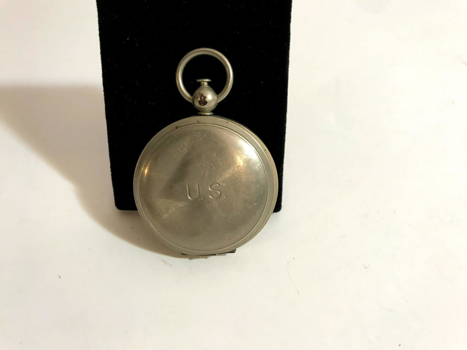 Genuine Antique WWII U.S. Army Pocket Compass: Genuine Antique WWII U.S. Army Pocket Compass | Wittnauer | Battle-Worn Please view all photos as they are part of the description and condition of this Item, Feel free to contact me with questions or