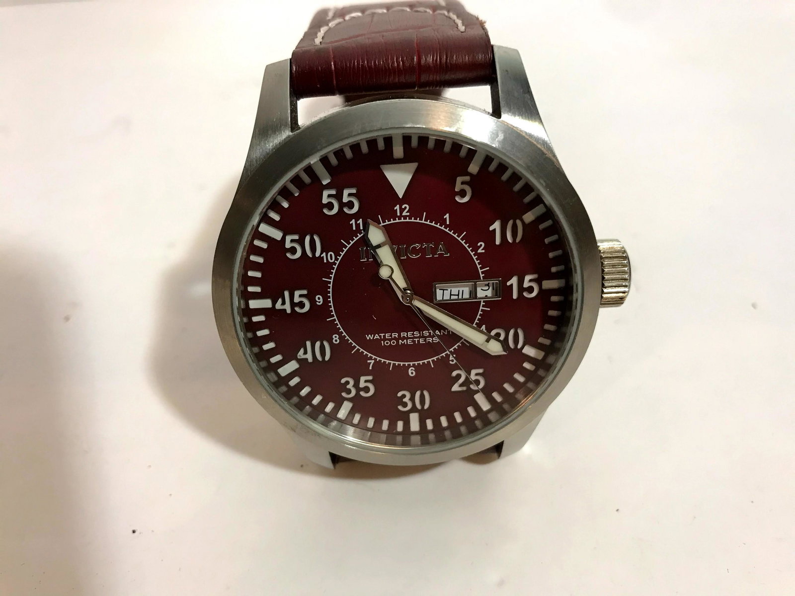 Beautiful Maroon Invicta water resistant Watch: Beautiful Invicta water resistant Watch Please view all photos as they are part of the description and condition of this Item, Feel free to contact me with questions or picture requests Used Item AS I