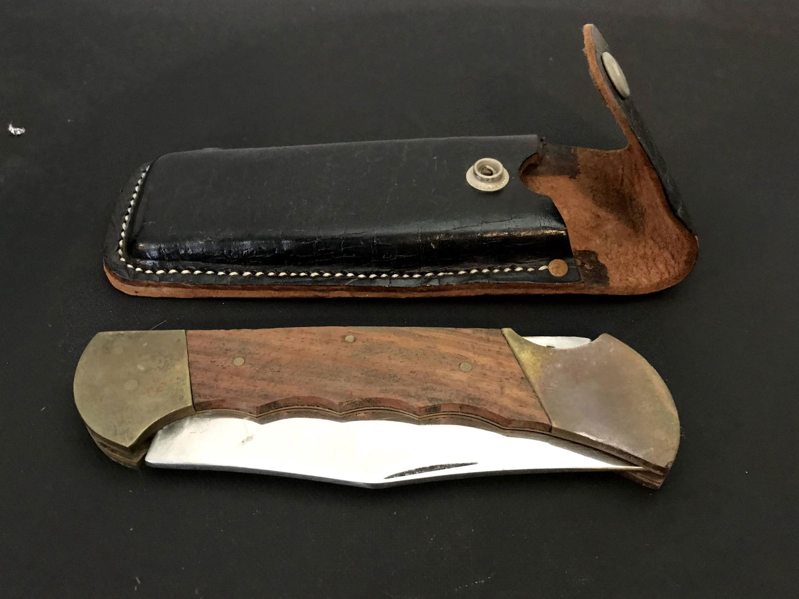 Buck Knife Style Made In Pakistan With Sheath: Buck Knife Style Large Made In Pakistan Pocketknife Lock Blade With Sheath Please view all photos as they are part of the description and condition of this Item, Feel free to contact me with questions