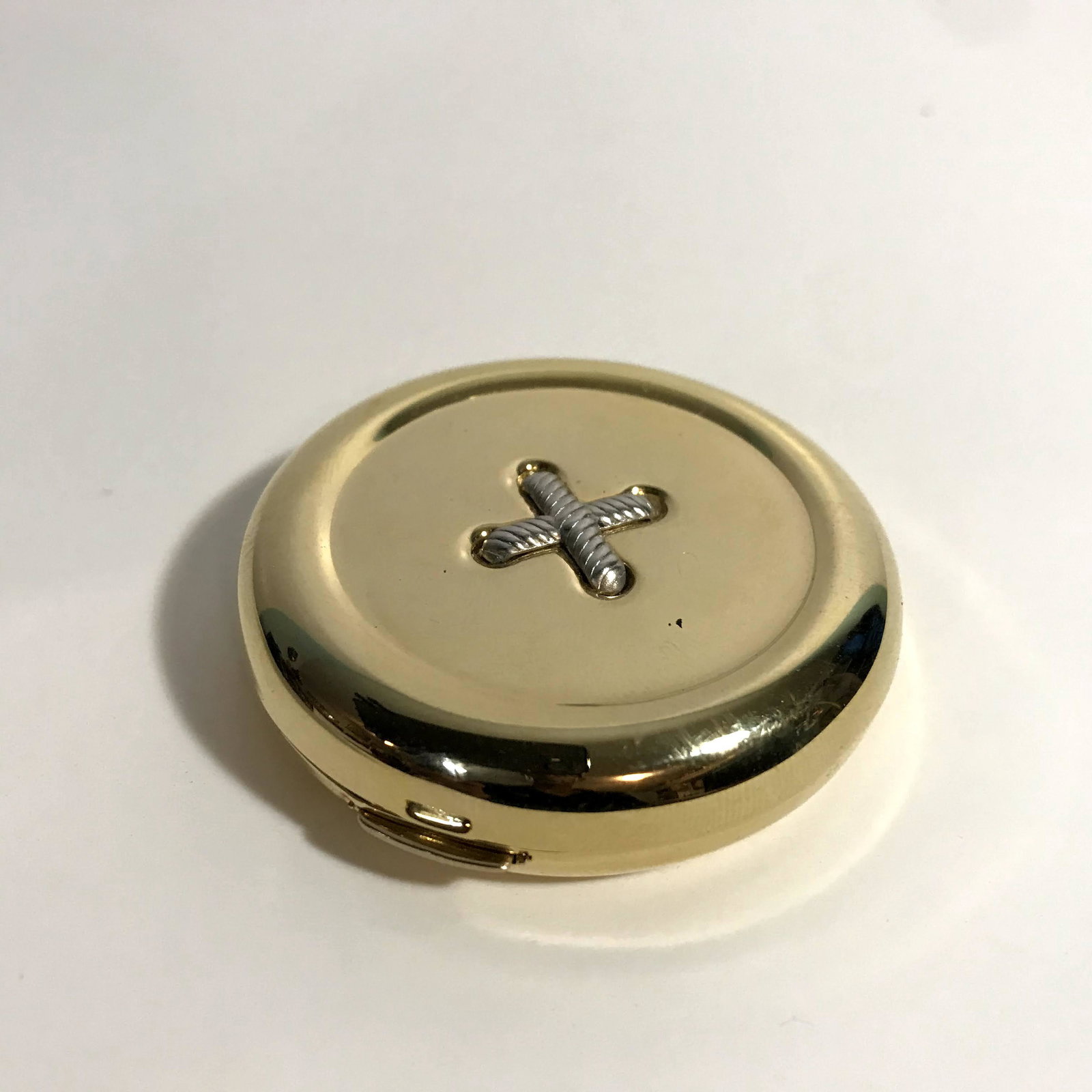 Vintage Estee Lauder Made in USA Powder Mirror: Vintage Estee Lauder Made in USA Powder Mirror Case Please view all photos as they are part of the description and condition of this Item, Feel free to contact me with questions or picture requests Us