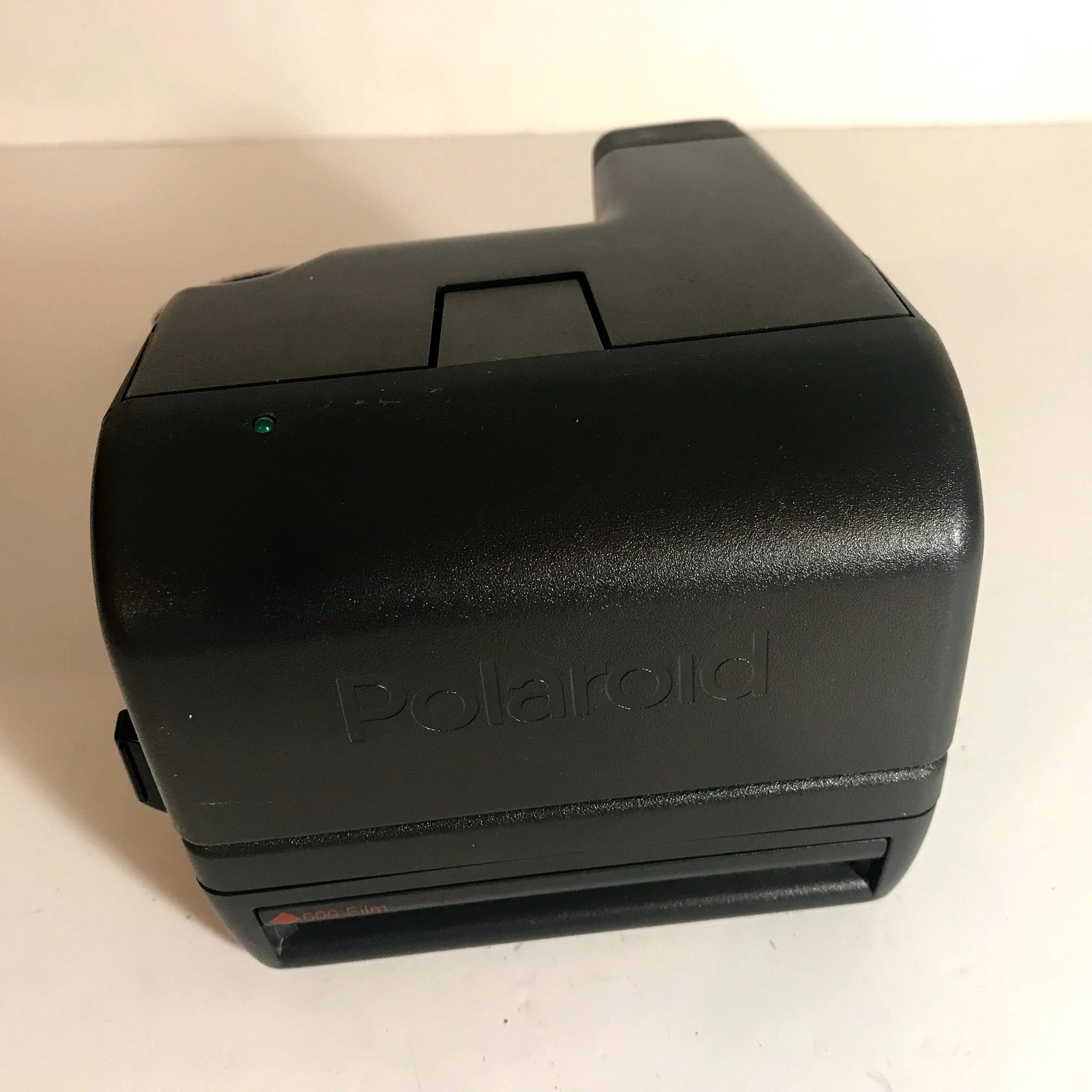 Old Vintage POLAROID ONE STEP 600 Instant Film Camera: Old Vintage POLAROID ONE STEP 600 Instant Film Camera in great working order. Please view all photos as they are part of the description and condition of this Item, Feel free to contact me with quest