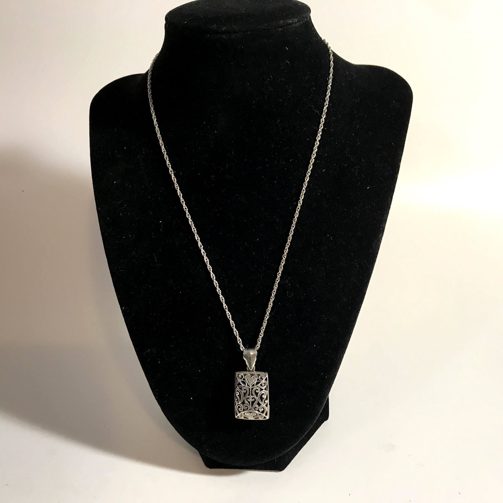 Vintage Sterling Square Latched photo Locket Necklace: Vintage Sterling Square Latched photo Locket Necklace Please view all photos as they are part of the description and condition of this Item, Feel free to contact me with questions or picture requests 