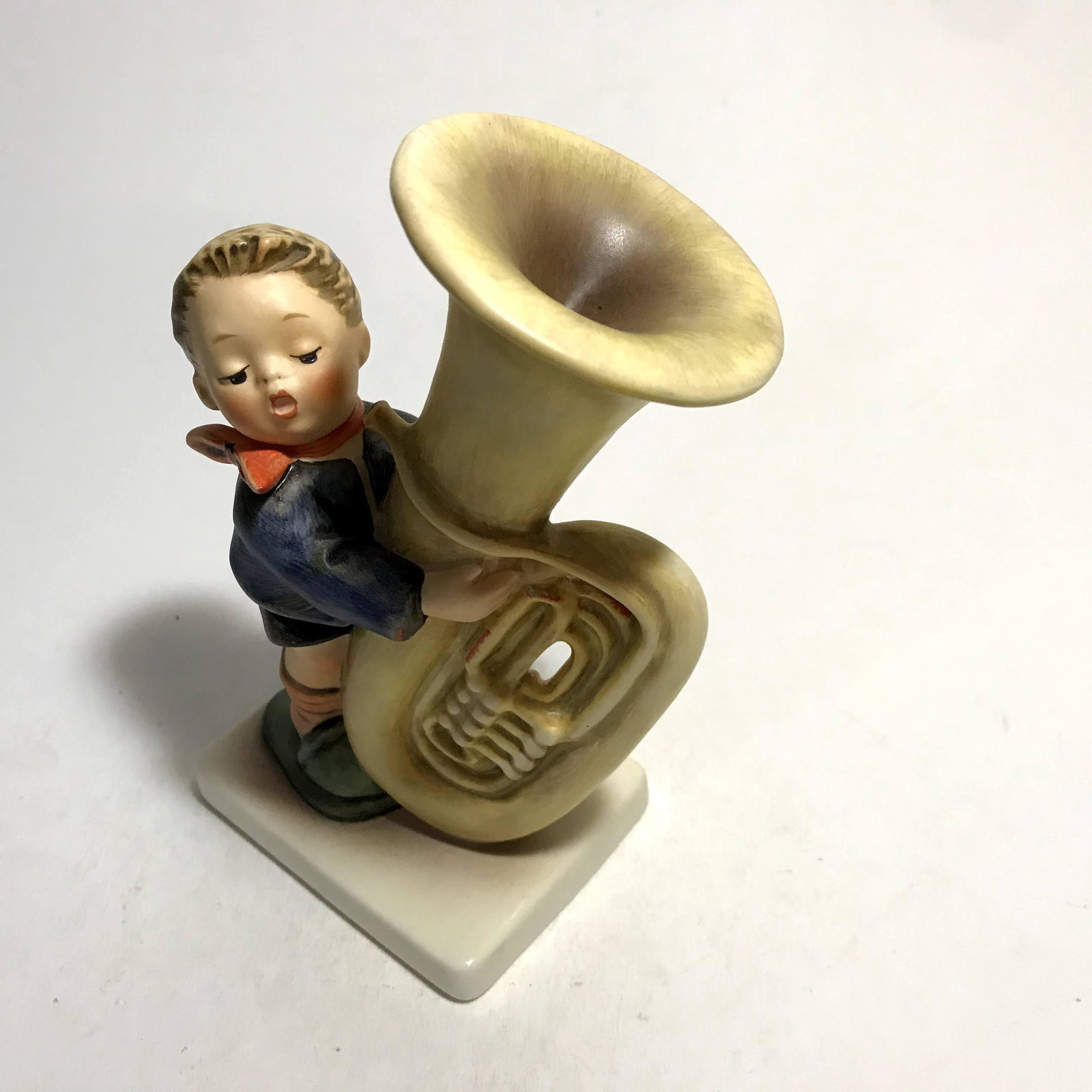 HUMMEL The Tuba Player-MINT No. 437: HUMMEL The Tuba Player-MINT No. 437 Please view all photos as they are part of the description and condition of this Item, Feel free to contact me with questions or picture requests Used Item AS IS