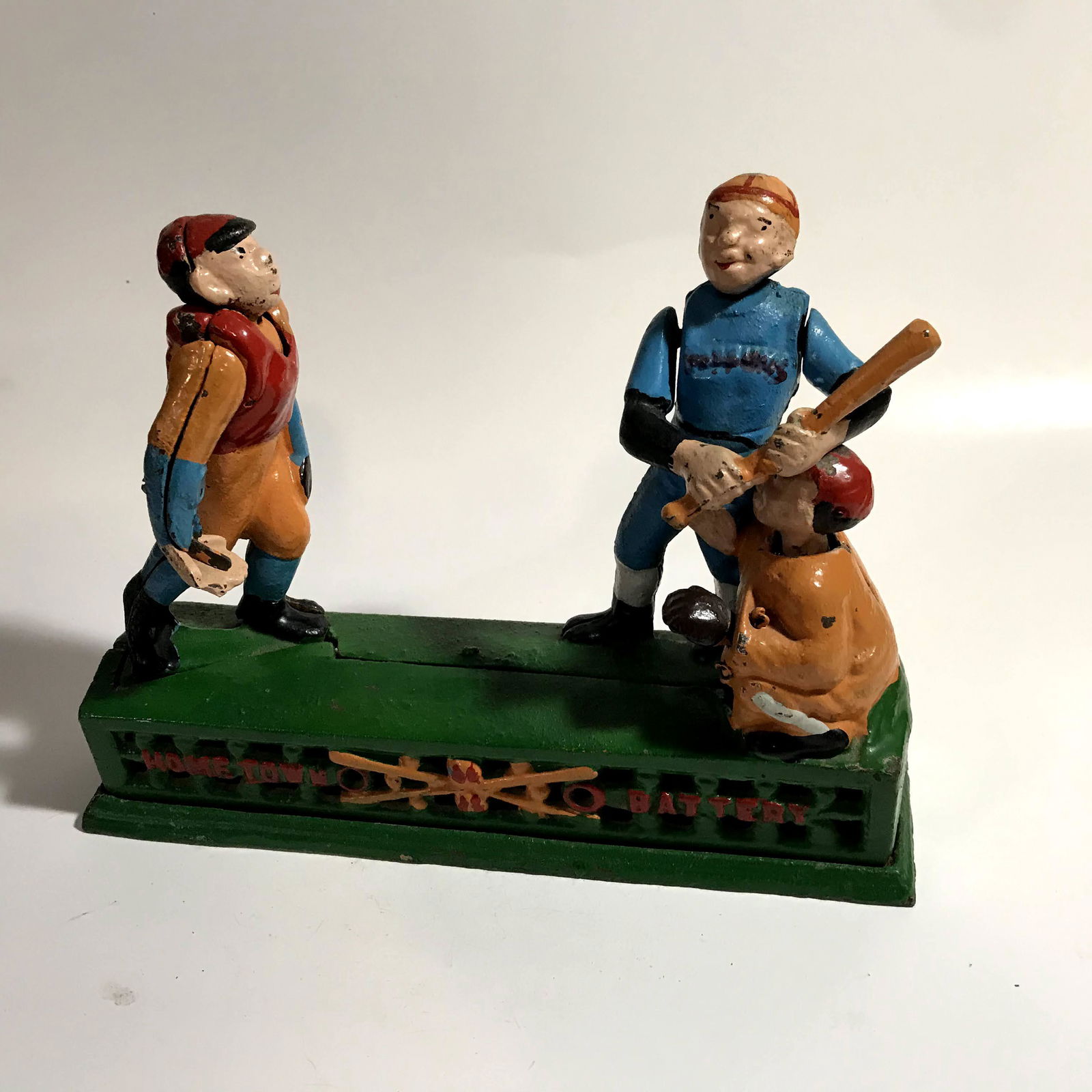 Hometown Battery Vintage 1950s cast iron Bank (1 of 4)