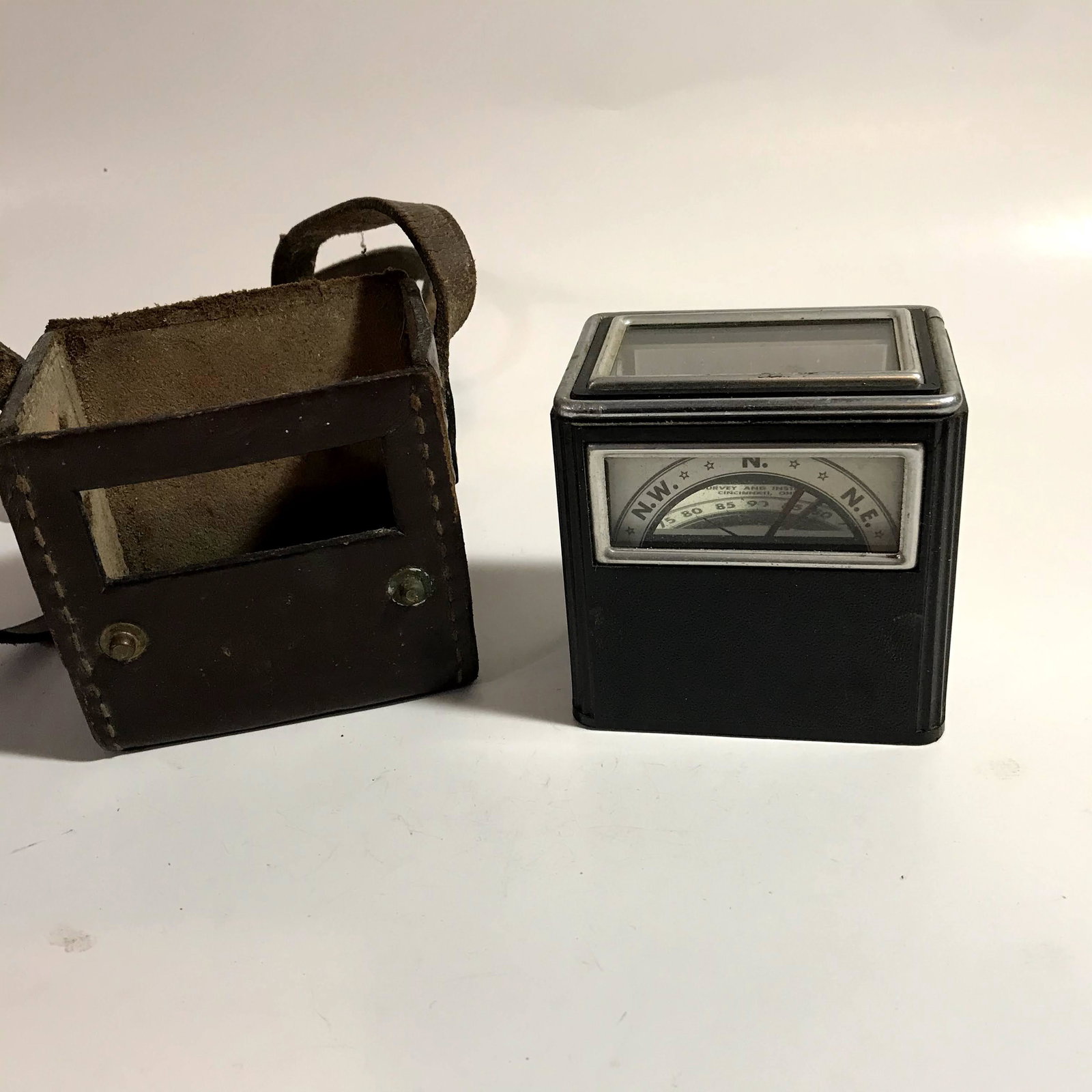 Aqua Survey Magnetic Locator Compass: Vintage Aqua Survey And Instrument Co. Magnetic Locator And Compass Please view all photos as they are part of the description and condition of this Item, Feel free to contact me with questions or pic