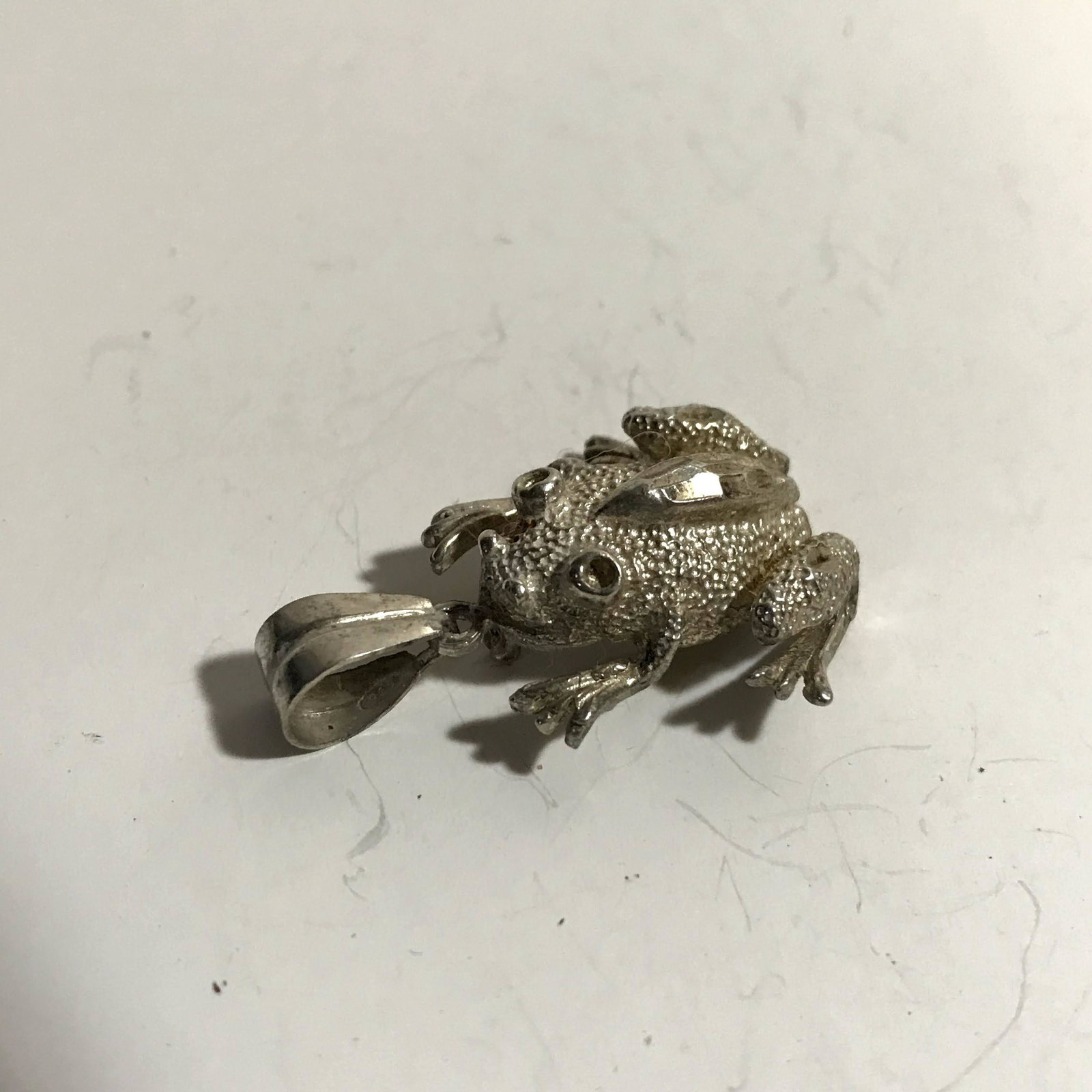 Vintage Sterling Silver Frog Pendant: Vintage Sterling Silver Frog Pendant Please view all photos as they are part of the description and condition of this Item, Feel free to contact me with questions or picture requests Used Item AS IS