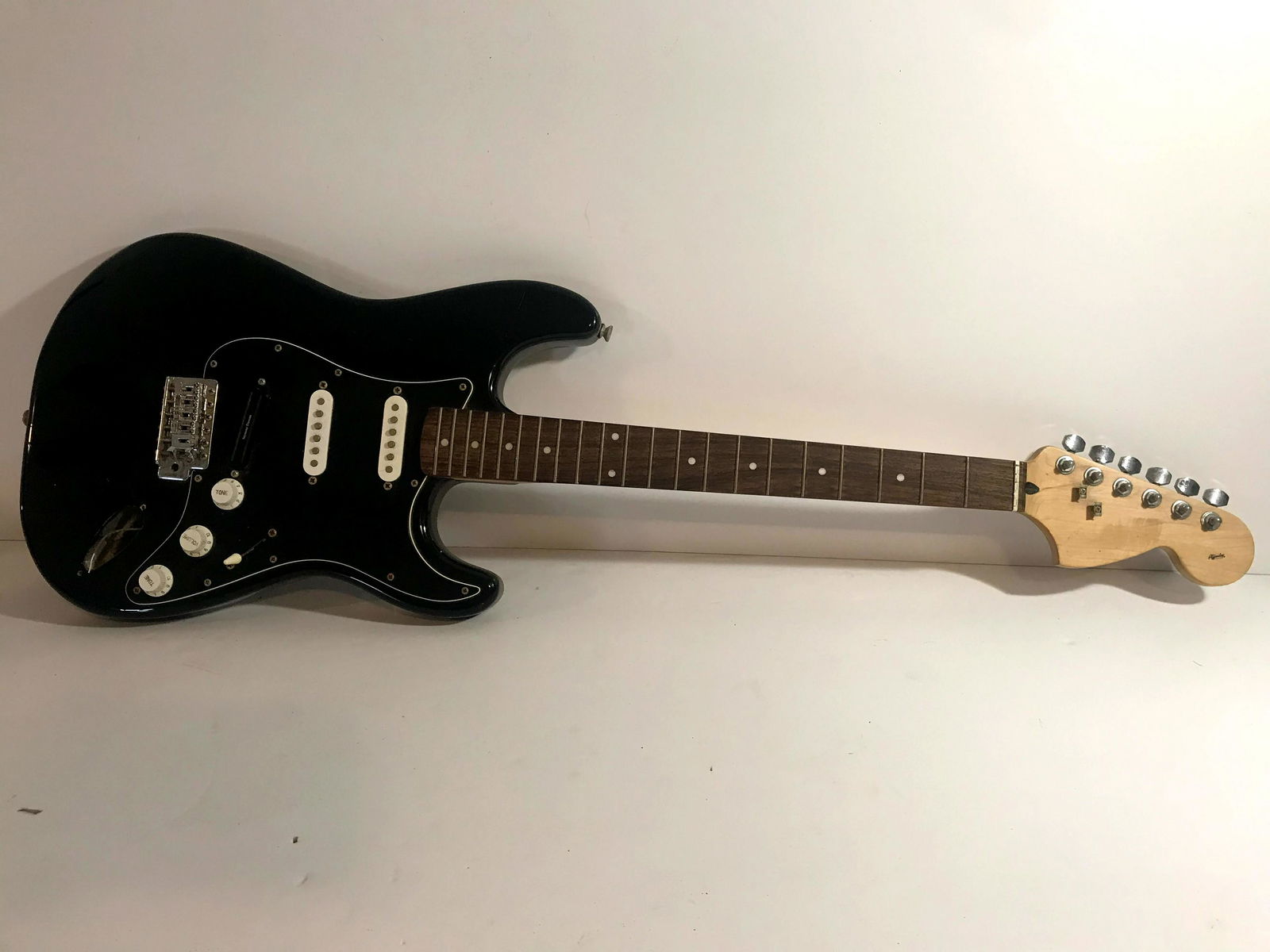Squier Strat Jimi Hendrix style strat guitar: Squier Stratocaster Jimi Hendrix style strat guitar With Seymour Dunkcan Pickups missing parts Please view all photos as they are part of the description and condition of this Item, Feel free to conta