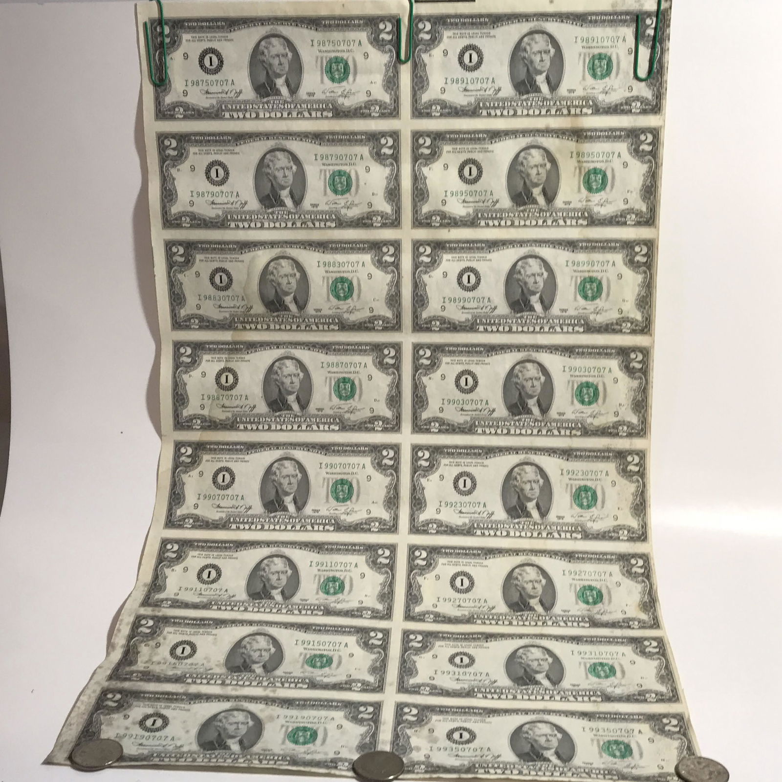 1976 $2 Dollar Bills - Uncut Mint Sheet of 16: 1976 Bicentennial $2 Dollar Bills - Uncut Mint Sheet of 32 - Minneapolis - RARE Vintage Sheet of two dollar Bills Please view all photos as they are part of the description and condition of this Item,
