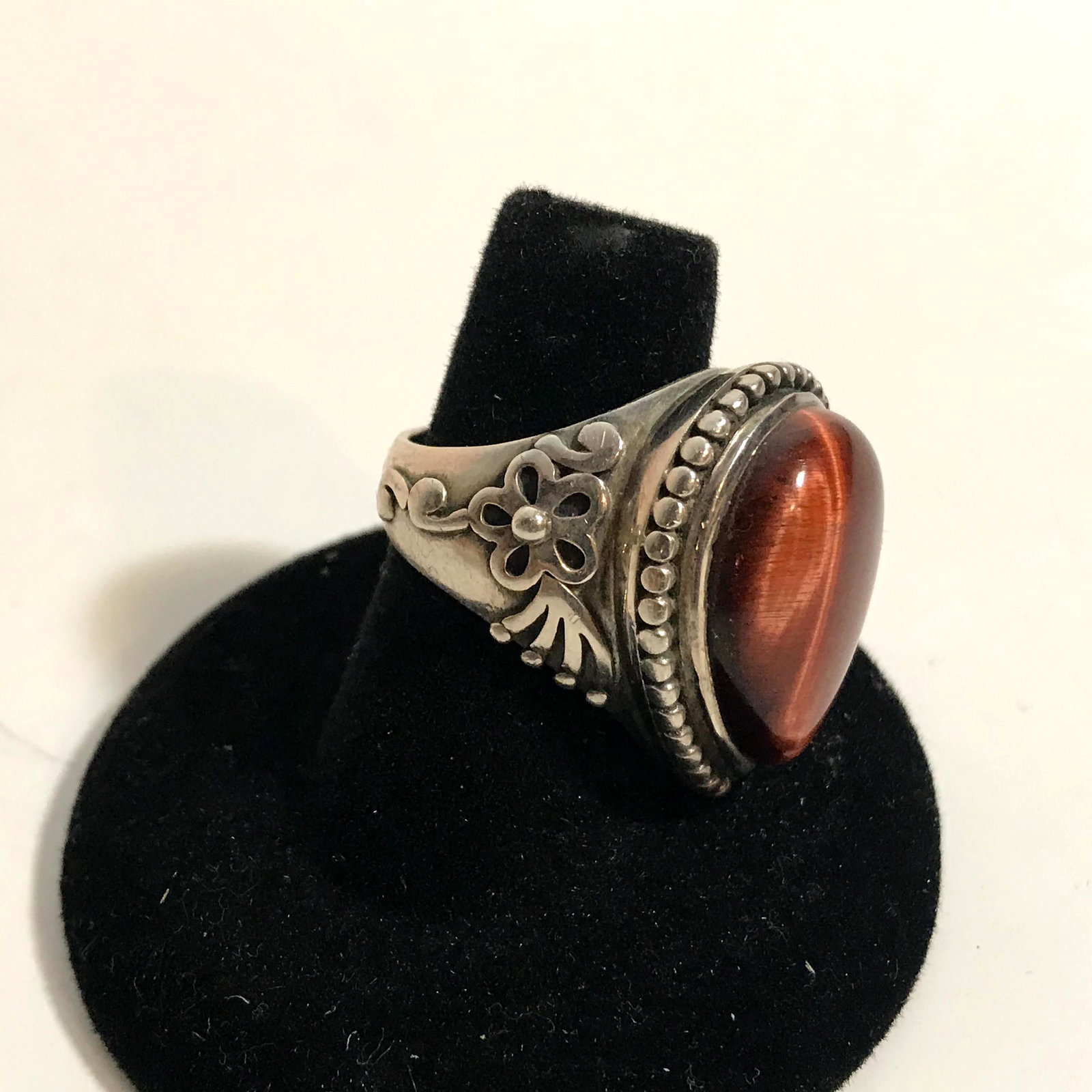Vintage Sterling Native Navajo Pawn Tigers Eye: Vintage Sterling Silver Native Navajo Pawn Tigers Eye Ring Sz 6.75 Please view all photos as they are part of the description and condition of this Item, Feel free to contact me with questions or pict