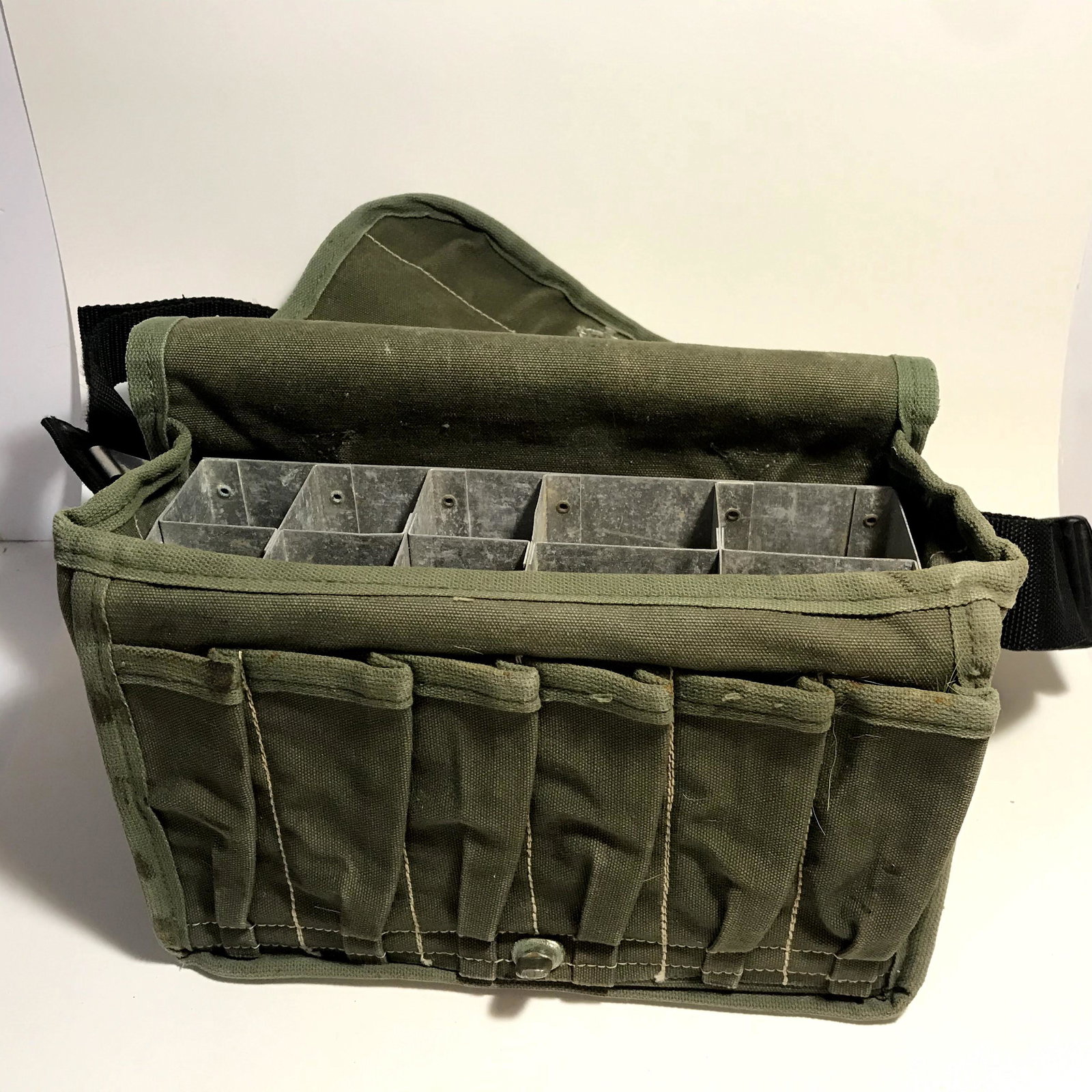 Vintage Green surf casting bag fishing lure.: Vintage Green surf casting bag fishing lure. Please view all photos as they are part of the description and condition of this Item, Feel free to contact me with questions or picture requests Used Item
