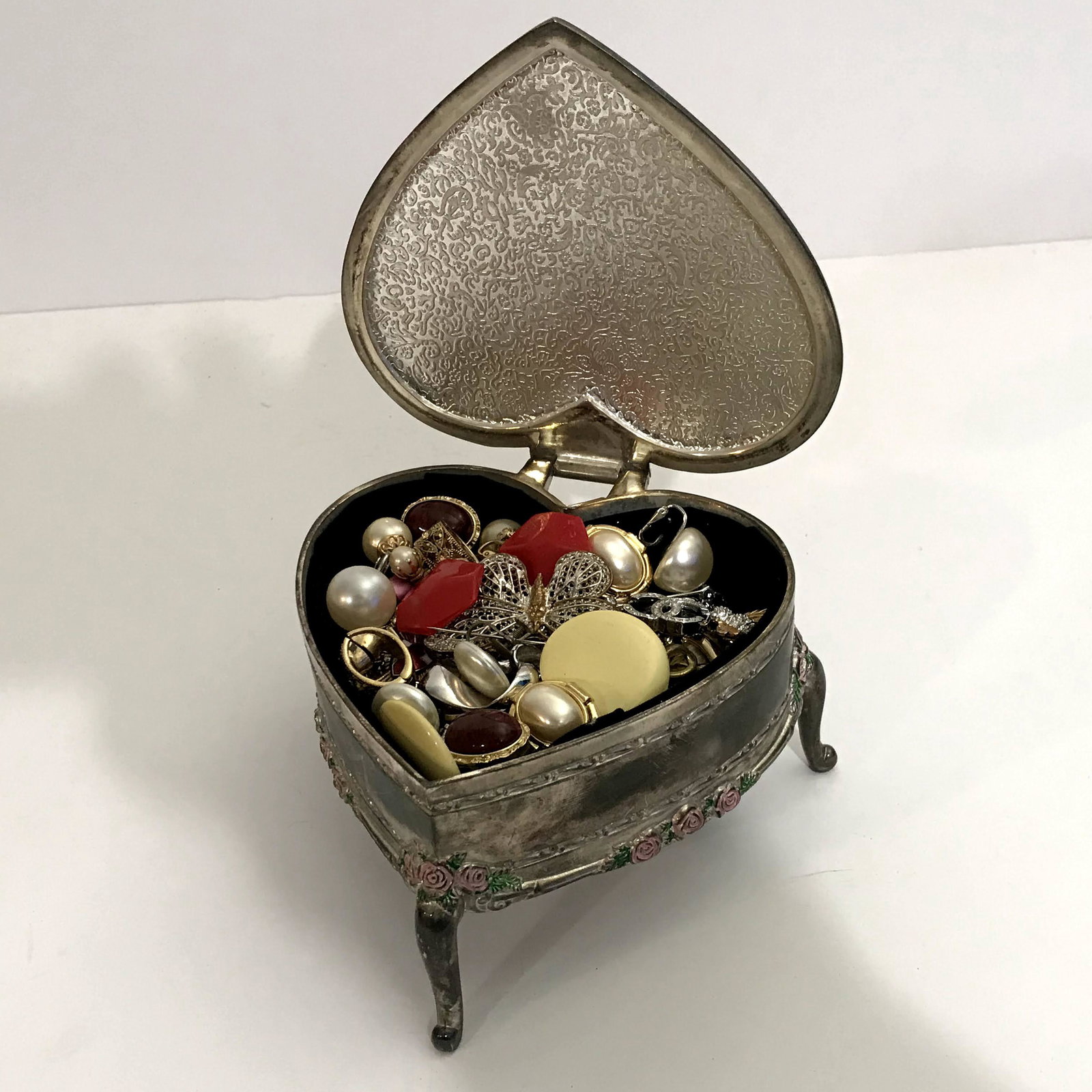 Heart shaped Florel Metal jewelry box Filled with: Heart shaped Florel Metal jewelry box Filled with Goodies Please view all photos as they are part of the description and condition of this Item, Feel free to contact me with questions or picture reque