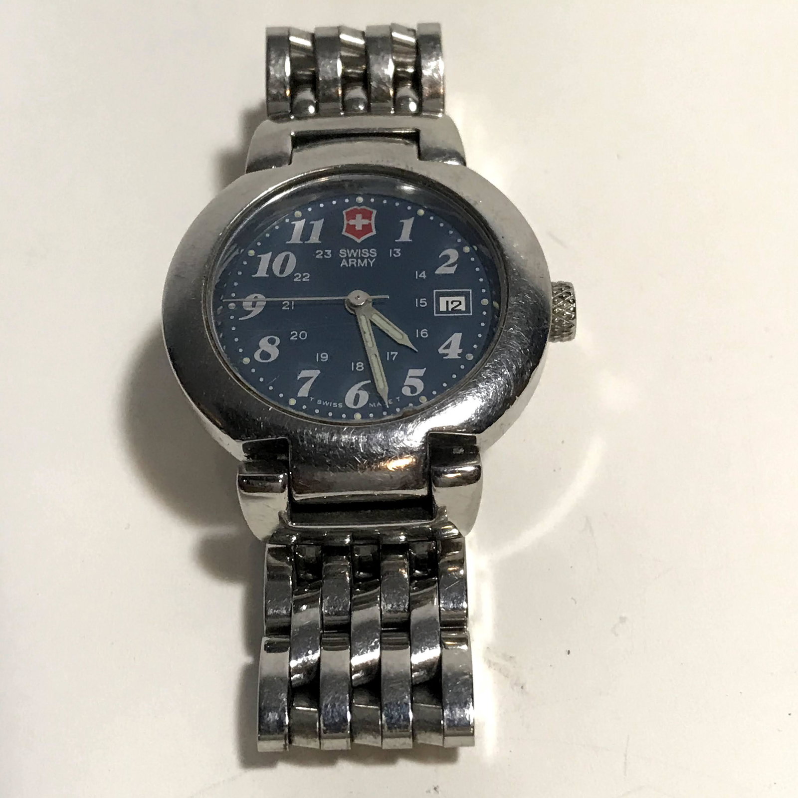 Swiss Army Watch Womens: Swiss Army Watch Womens Please view all photos as they are part of the description and condition of this Item, Feel free to contact me with questions or picture requests Used Item AS IS