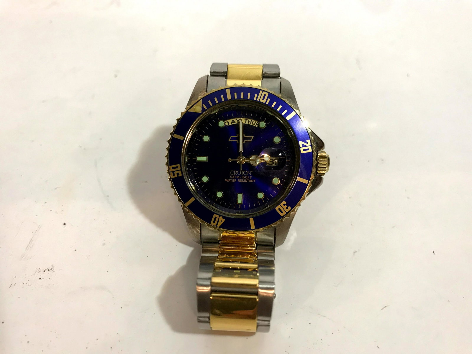 Beautiful Croton water resistant watch: Beautiful Croton water resistant watch Please view all photos as they are part of the description and condition of this Item, Feel free to contact me with questions or picture requests Used Item AS IS