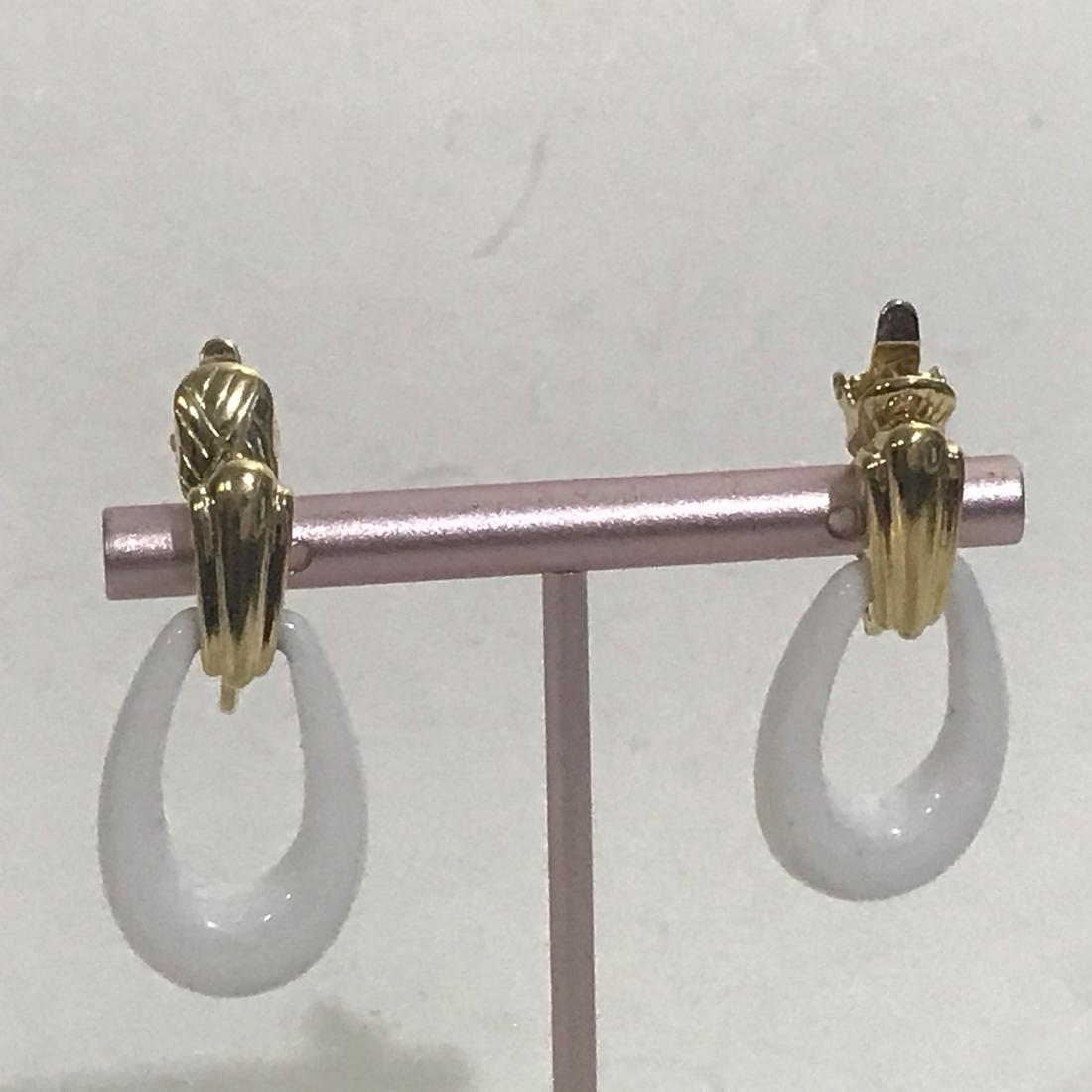 Vintage Trifari Earrings White Goldtone Earrings: Vintage Trifari Earrings White Goldtone Earrings Please view all photos as they are part of the description and condition of this Item, Feel free to contact me with questions or picture requests!