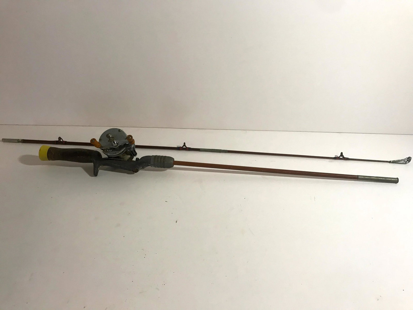 Vintage Pflueger Fishing Pole & Reel Skilkast: Vintage Pflueger 3 Pc Fishing Pole & Reel Skilkast 1953 Please view all photos as they are part of the description and condition of this Item, Feel free to contact me with questions or picture request
