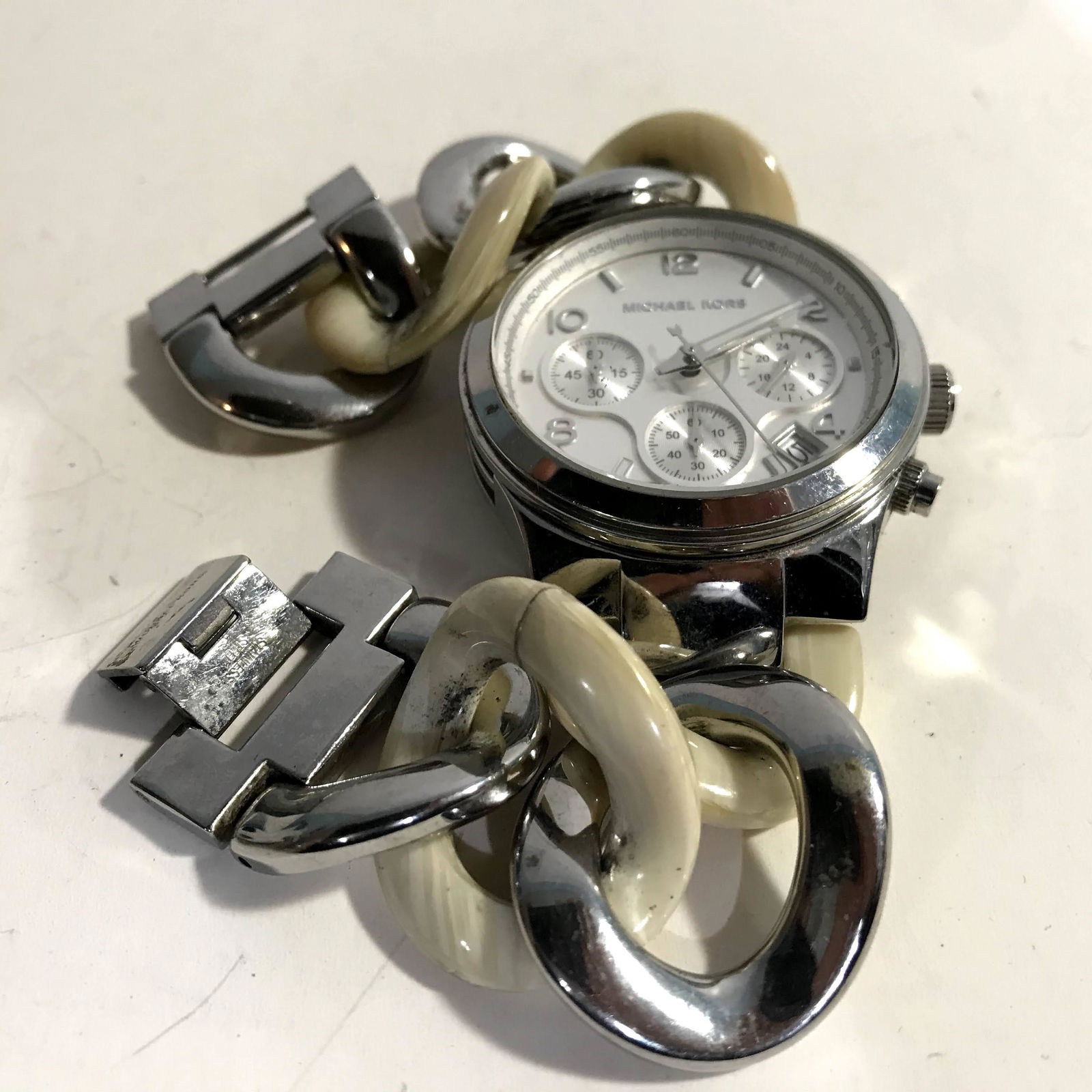 Michael Kors Runway Twist MK4263 Silver-Tone Taupe Link: Michael Kors Runway Twist MK4263 Silver-Tone Taupe Link Chronograph Analog Watch Please view all photos as they are part of the description and condition of this Item, Feel free to contact me with que