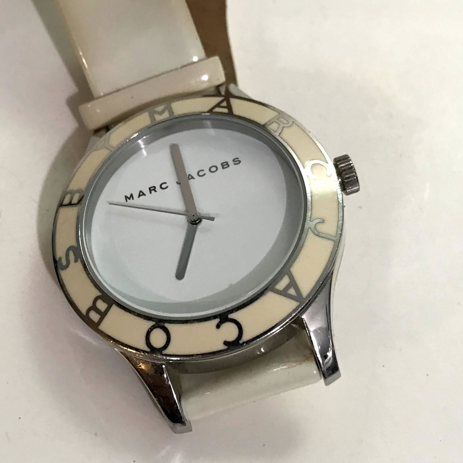 Marc by Marc Jacobs Women's White Ceramic Watch MBM1099: Marc by Marc Jacobs Women's White Ceramic Watch MBM1099 Please view all photos as they are part of the description and condition of this Item, Feel free to contact me with questions or picture request