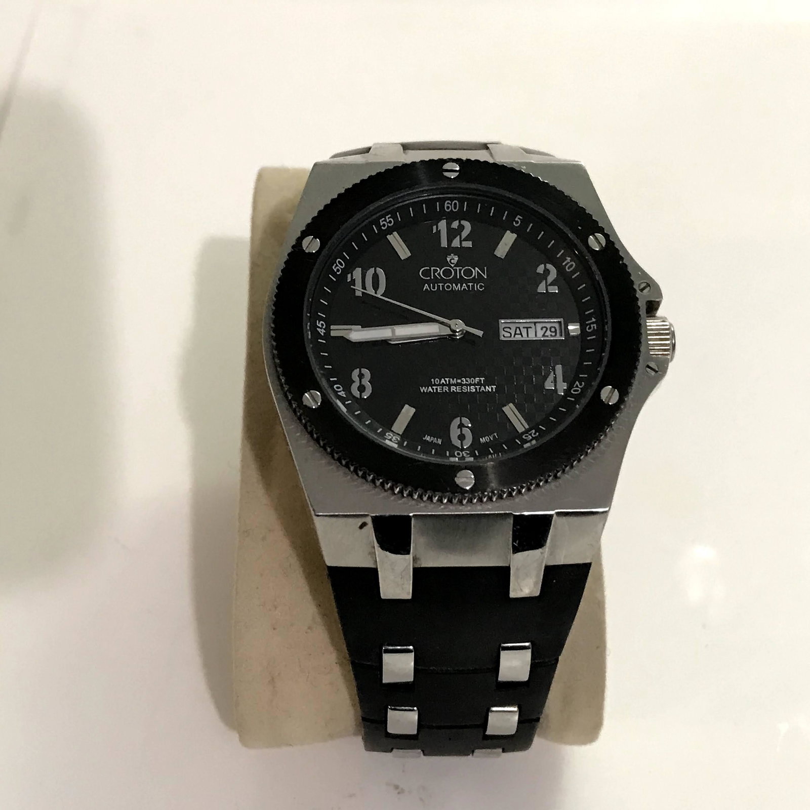 Croton Automatic 10ATM 330ft Mens Watch Working: Croton Automatic 10ATM 330ft Mens Watch Working Please view all photos as they are part of the description and condition of this Item, Feel free to contact me with questions or picture requests Used I
