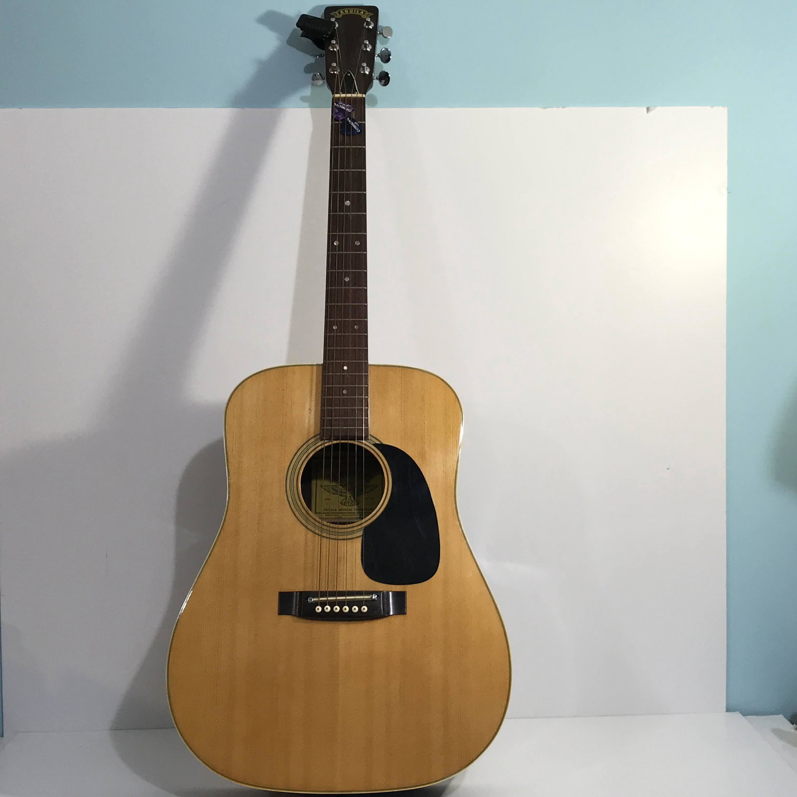 Vintage Favilla Aquilas Acoustic Guitar 70s S-150: Vintage Favilla Aquilas Acoustic Guitar 70s S-150 Nise!!! Please view all photos as they are part of the description and condition of this Item, Feel free to contact me with questions or picture reque