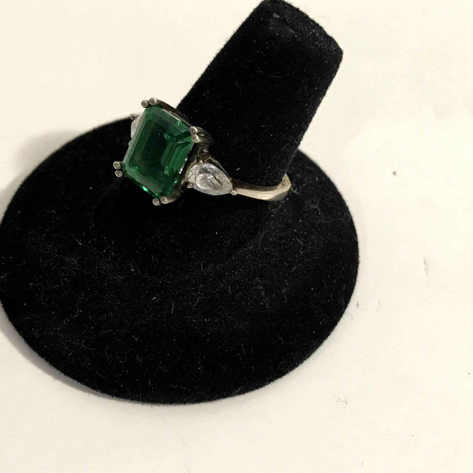 Vintage Sterling Silver Green Jade Jadeite Ring: Vintage Sterling Silver Green Jade Jadeite Ring Please view all photos as they are part of the description and condition of this Item, Feel free to contact me with questions or picture requests!