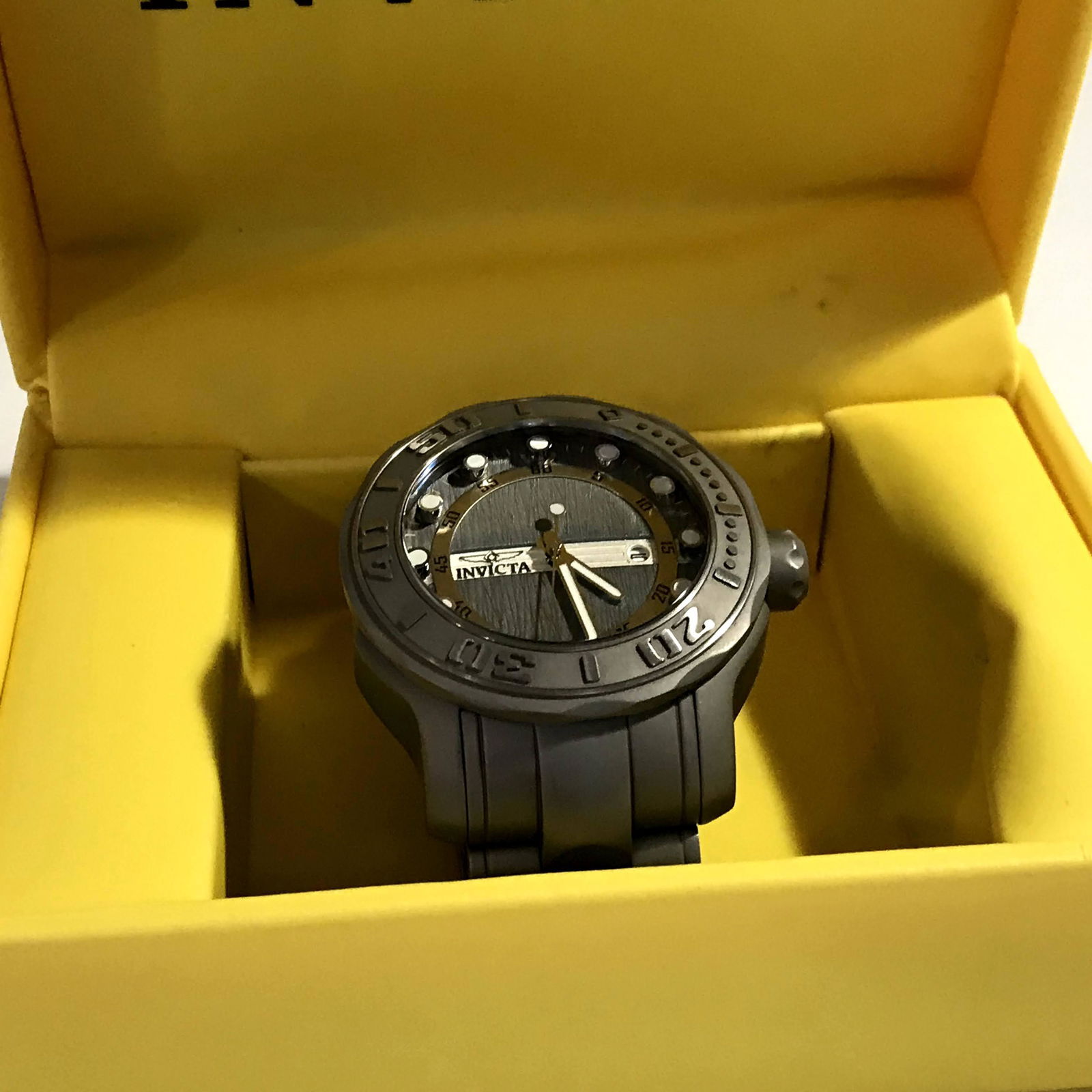 Invicta Pro Diver Mens 50mm Solid Stainless Steel Date: Invicta Pro Diver Mens 50mm Solid Stainless Steel Date Watch Model 0887 Old Antique Wood Bowl Back Mandolin Lute String Instrument AS IS For Restoration Please view all photos as they are part of the