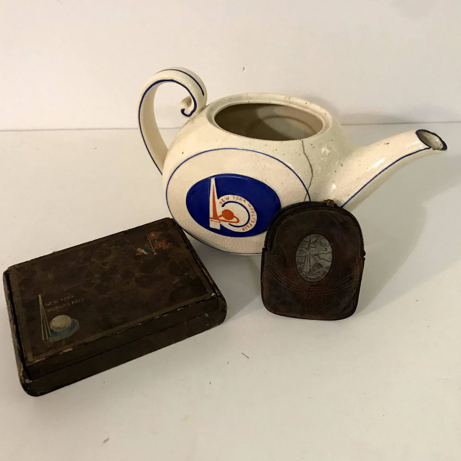 New York Worlds Fair Collectibles Jewelry Box Money: New York Worlds Fair Collectibles Jewelry Box Money Purse Tea Pot tea pot is cracked Please view all photos as they are part of the description and condition of this Item, Feel free to contact me with