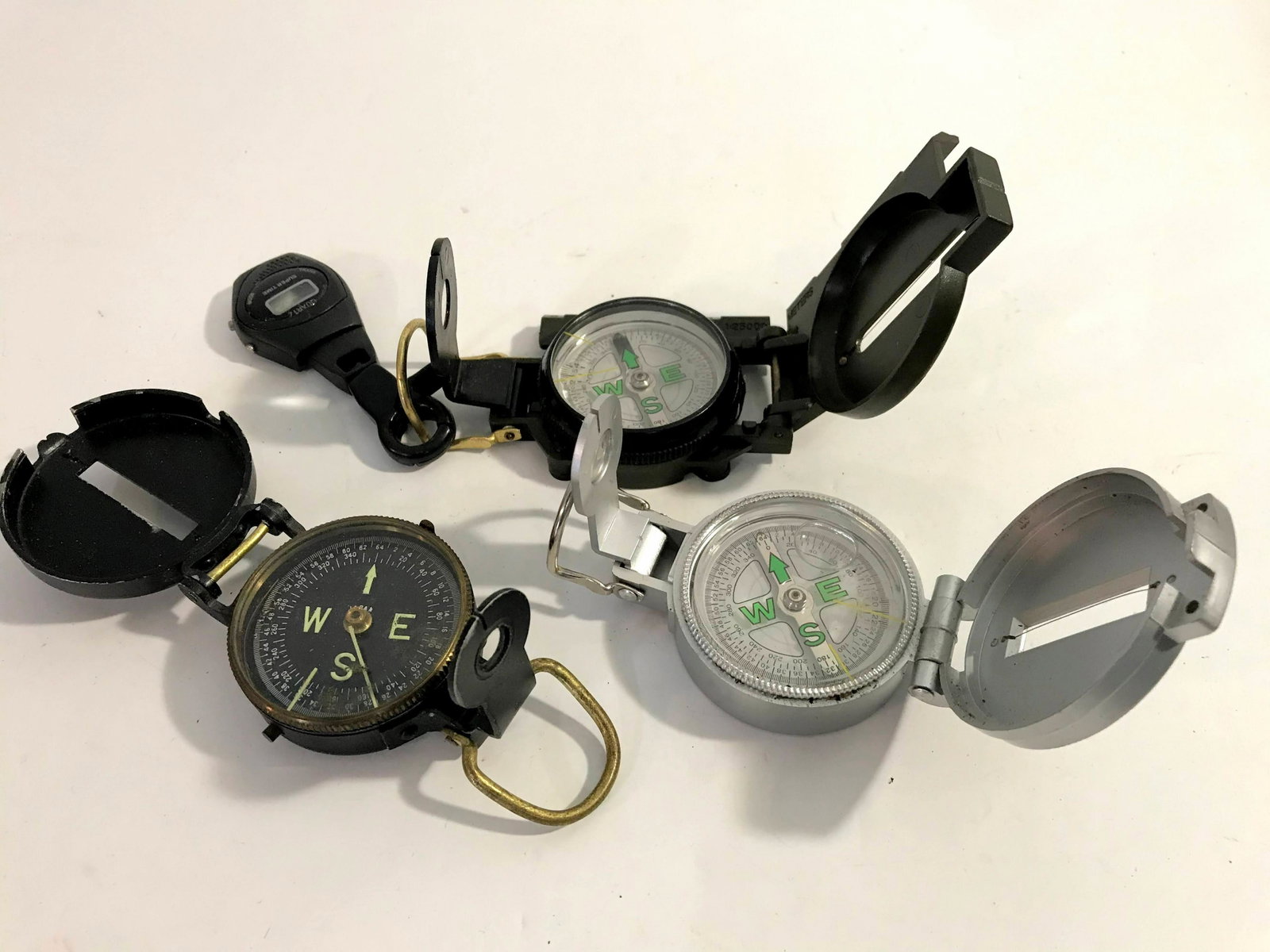 A Lot of three Vintage Compasses Lensatic Engineer: A Lot of three Vintage Compasses Lensatic Engineer Please view all photos as they are part of the description and condition of this Item, Feel free to contact me with questions or picture requests!. U