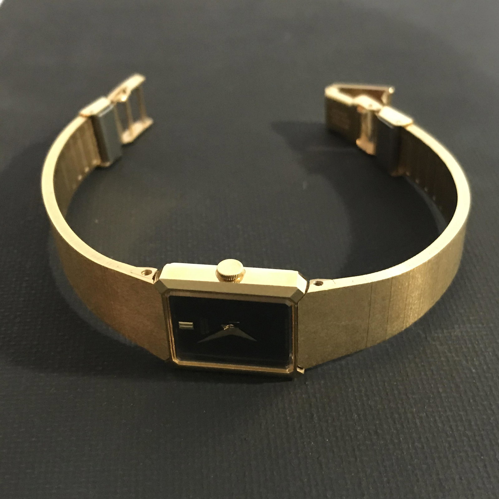 Beautiful Gold Tone Classic SEIKO Ladies Watch Working: Beautiful Gold Tone Classic SEIKO Ladies Watch Working 1400-6400R Please view all photos as they are part of the description and condition of this Item, Feel free to contact me with questions or pictu