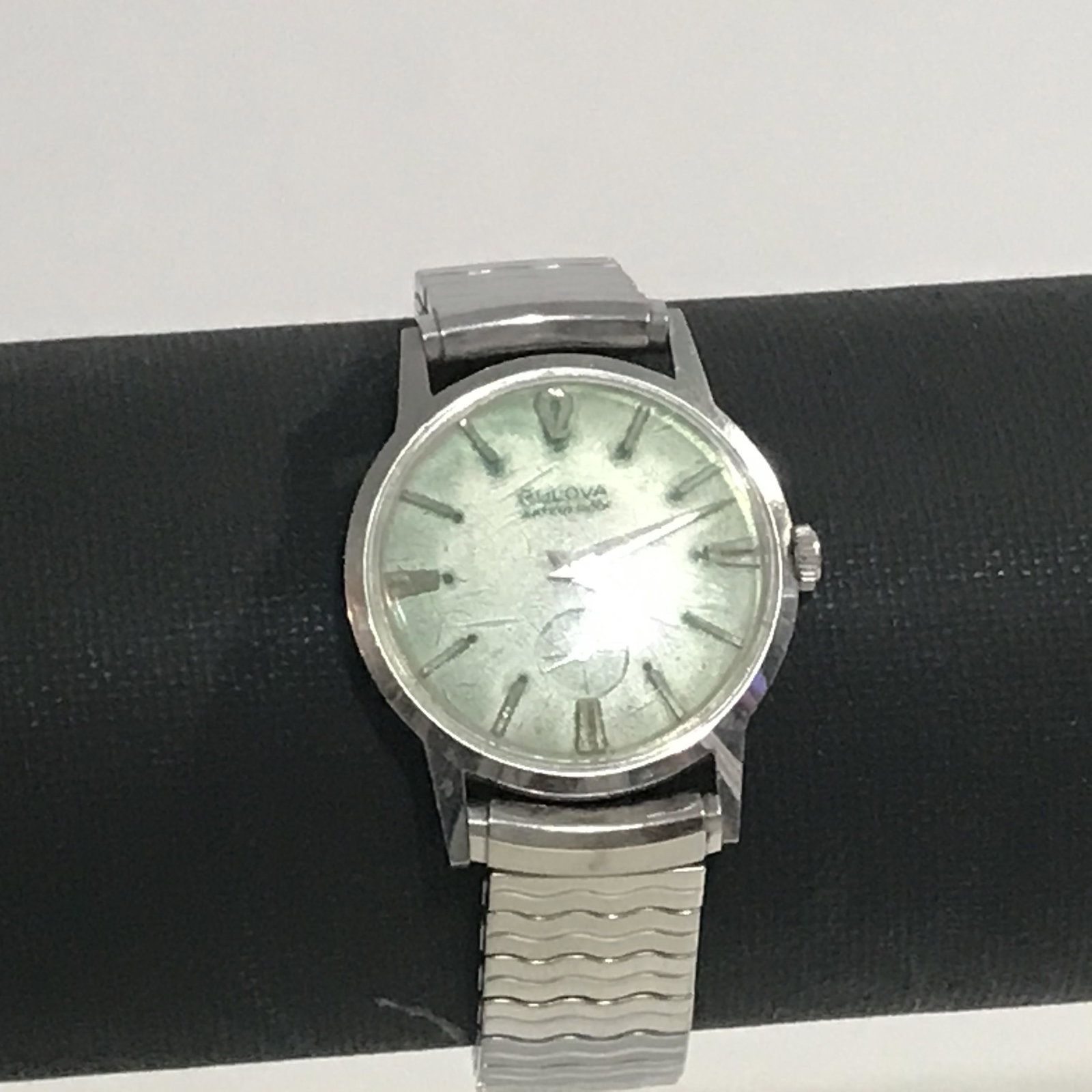 Vintage BULOVA M6 Waterproof Men's Watch Works: Vintage BULOVA M6 Waterproof Men's Watch Works needs Cleaning inside the dial Please view all photos as they are part of the description and condition of this Item, Feel free to contact me with questi