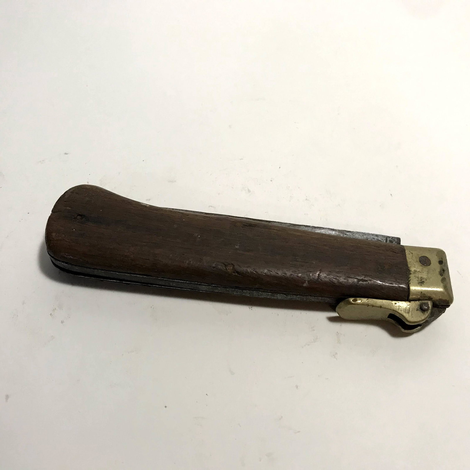 Vintage Pocket Knife with Wooden Handle: Vintage Pocket Knife with Wooden Handle Brass Closer Nice!!! Please view all photos as they are part of the description and condition of this Item, Feel free to contact me with questions or picture re