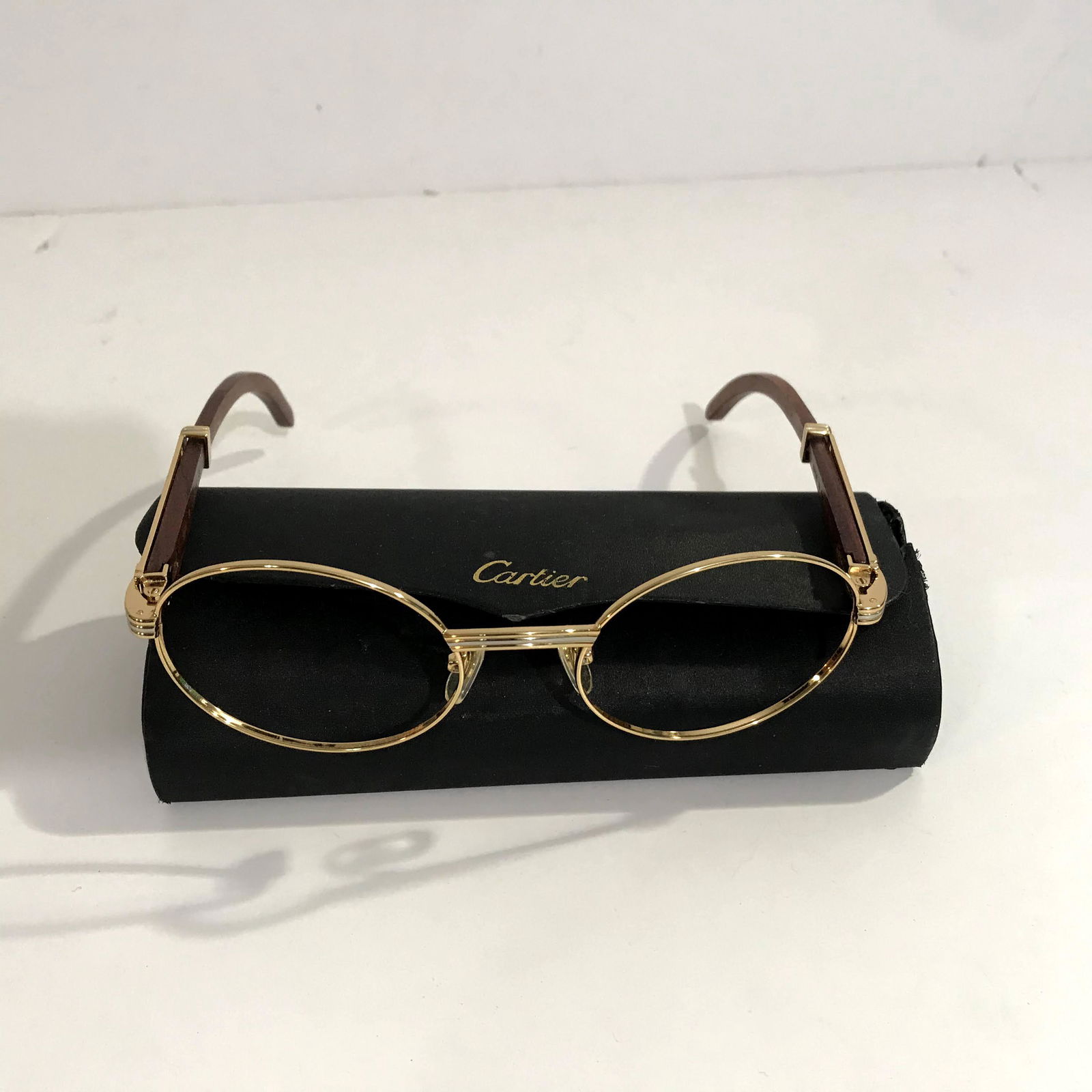 Vintage 1990 Cartier Bubinga Bagatelle Optical: Vintage 1990 Cartier Bubinga Bagatelle Optical Eyeglasses 135b 55-22 Made France just the frame Very Nice!!!! Please view all photos as they are part of the description and condition of this Item, Fee