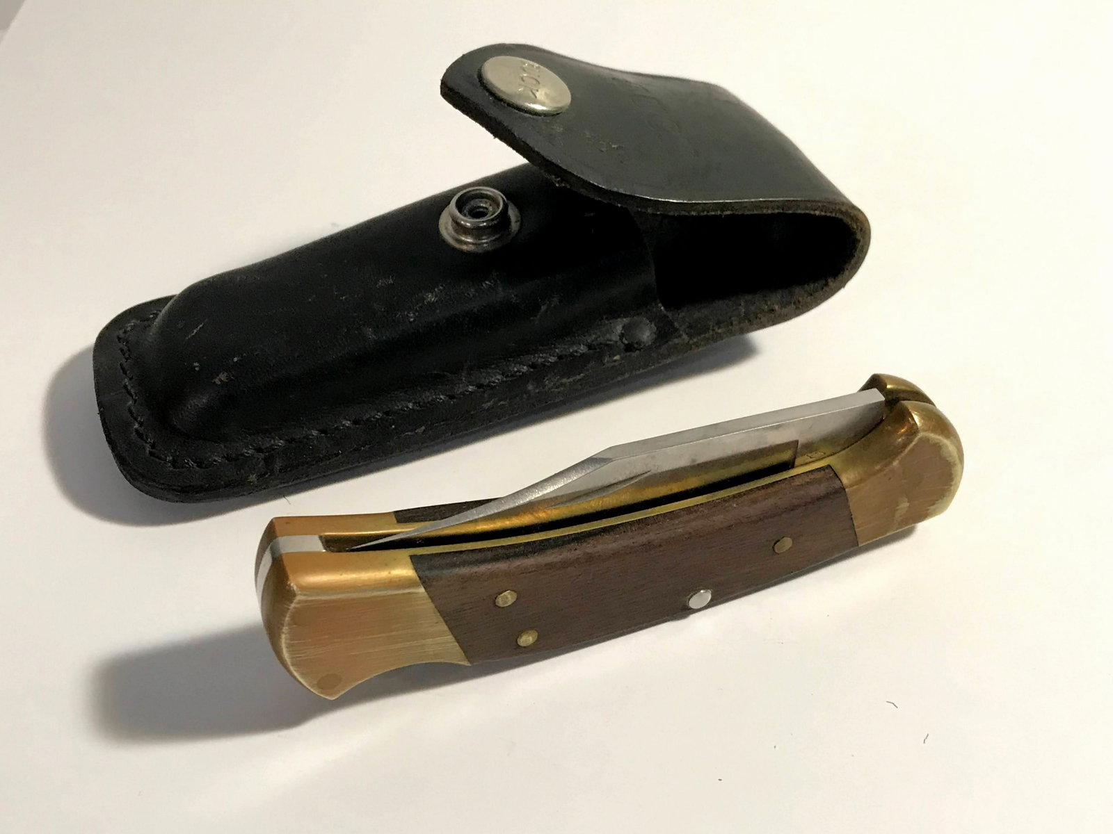 Buck 112V Pro Lock Back Pocket Knife with Leather: Buck 112V Pro Lock Back Pocket Knife with Leather Sheath Case Please view all photos as they are part of the description and condition of this Item, Feel free to contact me with questions or picture r