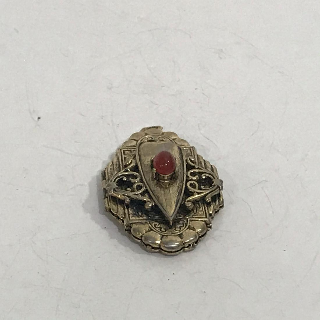 Nice Vintage Old Picture Locket Pendant: Nice Vintage Old Picture Locket Pendant Please view all photos as they are part of the description and condition of this Item, Feel free to contact me with questions or picture requests!