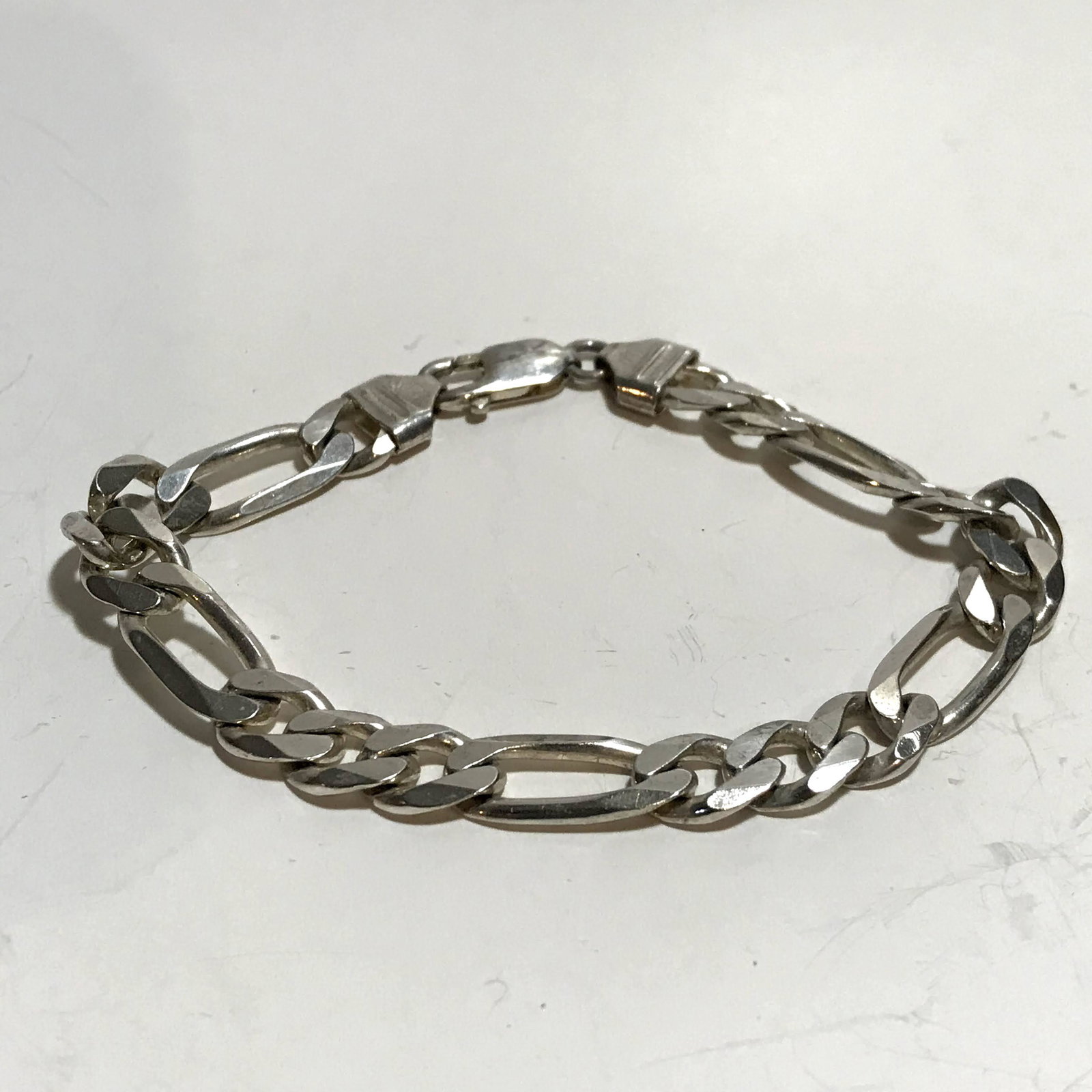 Vintage 925 Sterling Silver Chunky Curb Chain Bracelet: Vintage 925 Sterling Silver Chunky Curb Chain Bracelet 21gr 8" Please view all photos as they are part of the description and condition of this Item, Feel free to contact me with questions or picture 