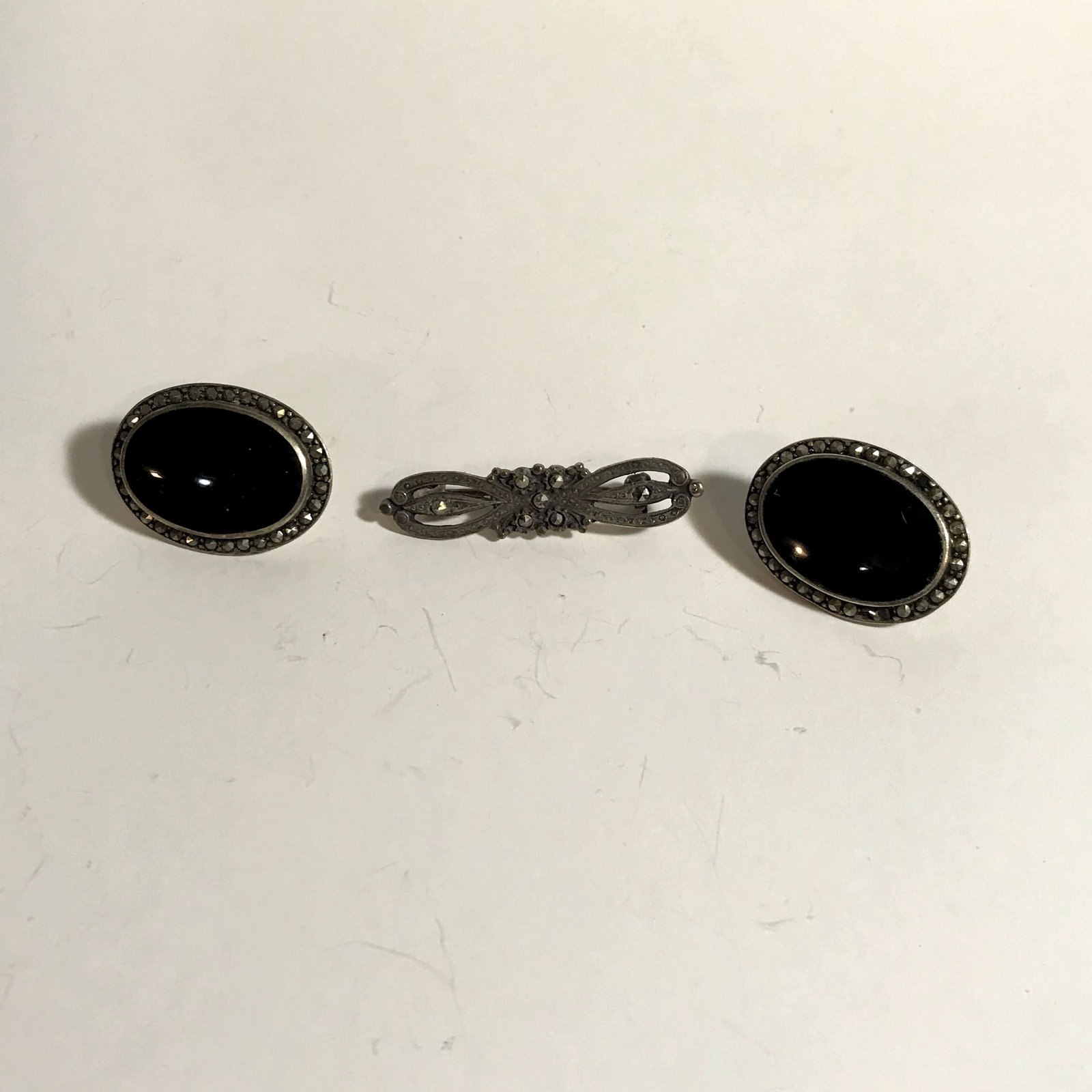 Sterling Silver Oval Shape BLACK ONYX & MARCASITE Large: Sterling Silver Oval Shape BLACK ONYX & MARCASITE Large Stud Earrings & Brooch Please view all photos as they are part of the description and condition of this Item, Feel free to contact me with quest