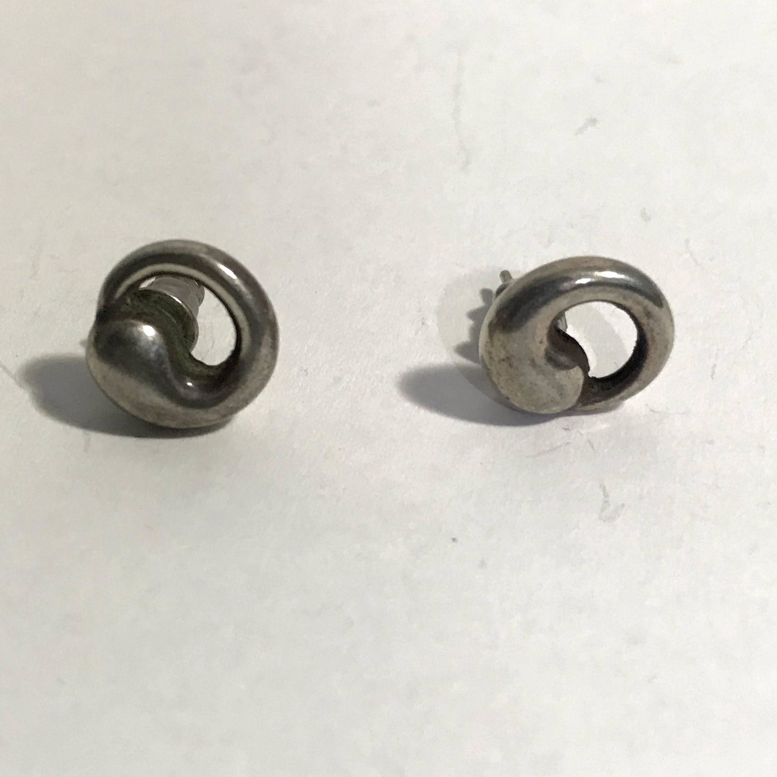 Tiffany & Co. Sterling Silver Elsa Peretti Eternal: Tiffany & Co. Sterling Silver Elsa Peretti Eternal Circle Stud Earrings Please view all photos as they are part of the description and condition of this Item, Feel free to contact me with questions or