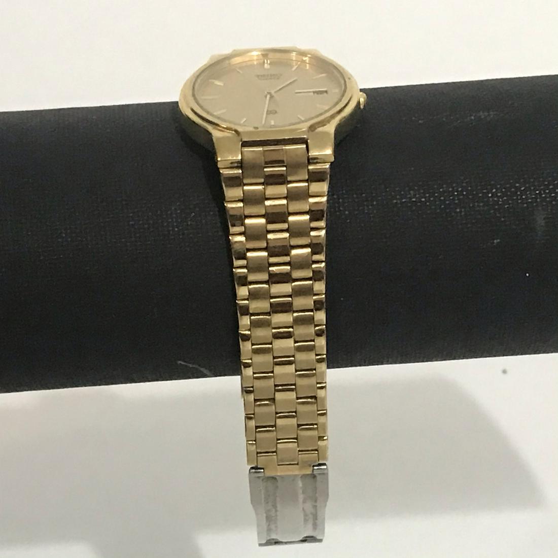 Vintage Seiko 5Y23-7150 Quartz Men's Calendar: Vintage Seiko 5Y23-7150 Quartz Men's Calendar Wristwatch Running Please view all photos as they are part of the description and condition of this Item, Feel free to contact me with questions or pictur