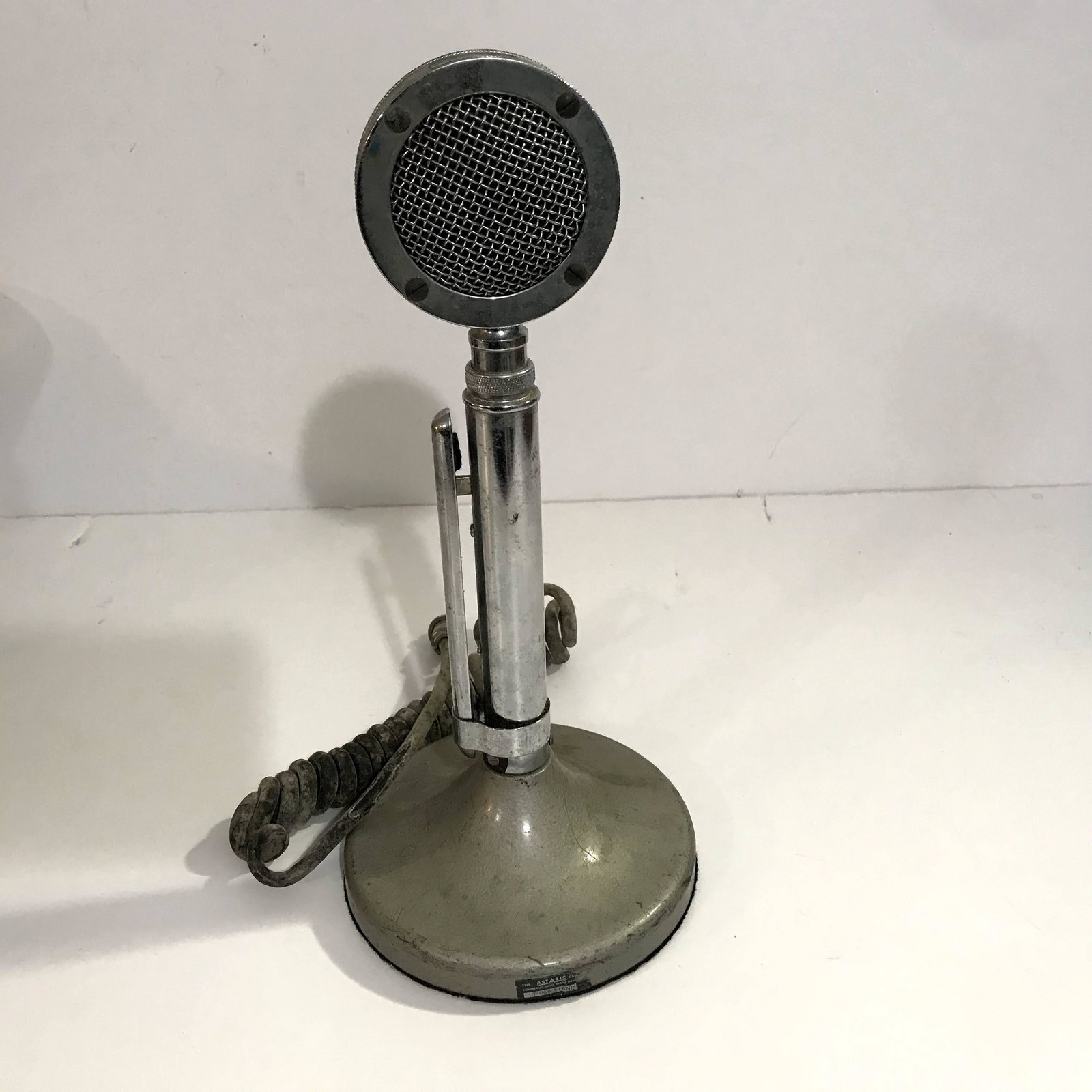 Vintage The Astatic Corp. Microphone T-UG8 Stand Model: Vintage The Astatic Corp. Microphone T-UG8 Stand Model D-104 Ohio USA Please view all photos as they are part of the description and condition of this Item, Feel free to contact me with questions or p