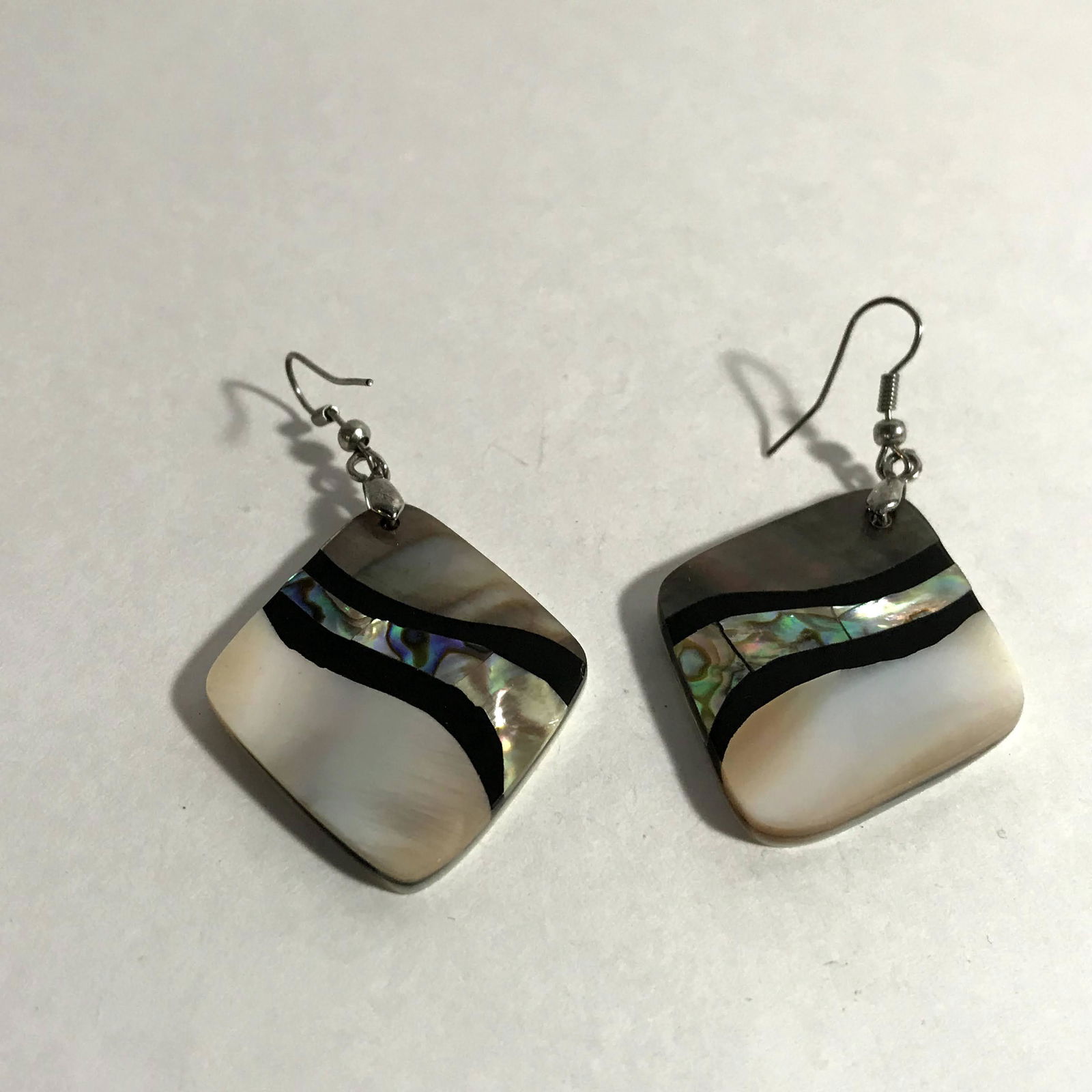 Vintage ALPACA Mother of Pearl & Abalone Earrings: Vintage ALPACA Mother of Pearl & Abalone Earrings Silver Finish Please view all photos as they are part of the description and condition of this Item, Feel free to contact me with questions or picture