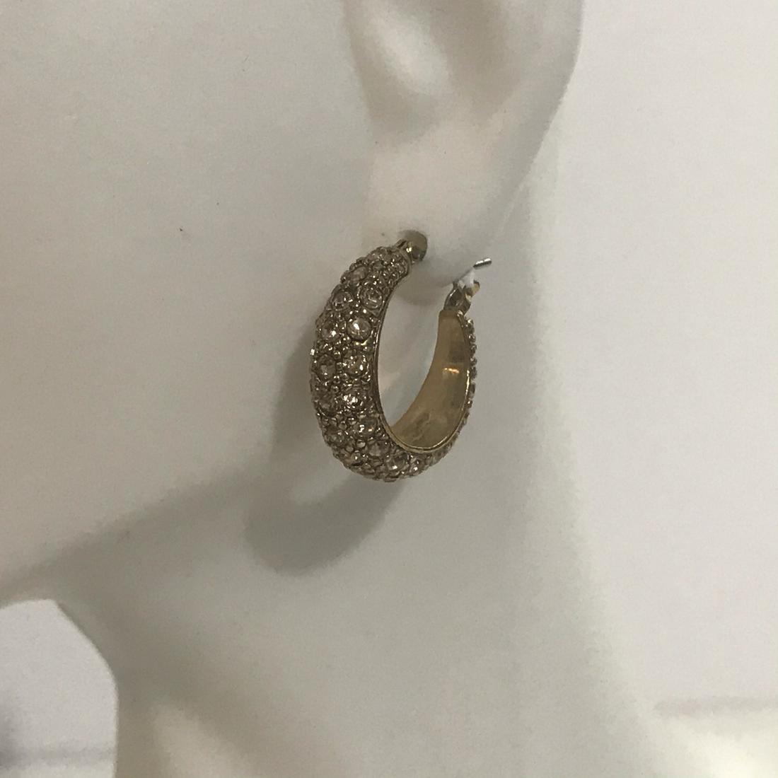 Vintage Monet Earrings Goldtone Rhinestone Earrings: Vintage Monet Earrings Goldtone Rhinestone Earrings Please view all photos as they are part of the description and condition of this Item, Feel free to contact me with questions or picture requests!