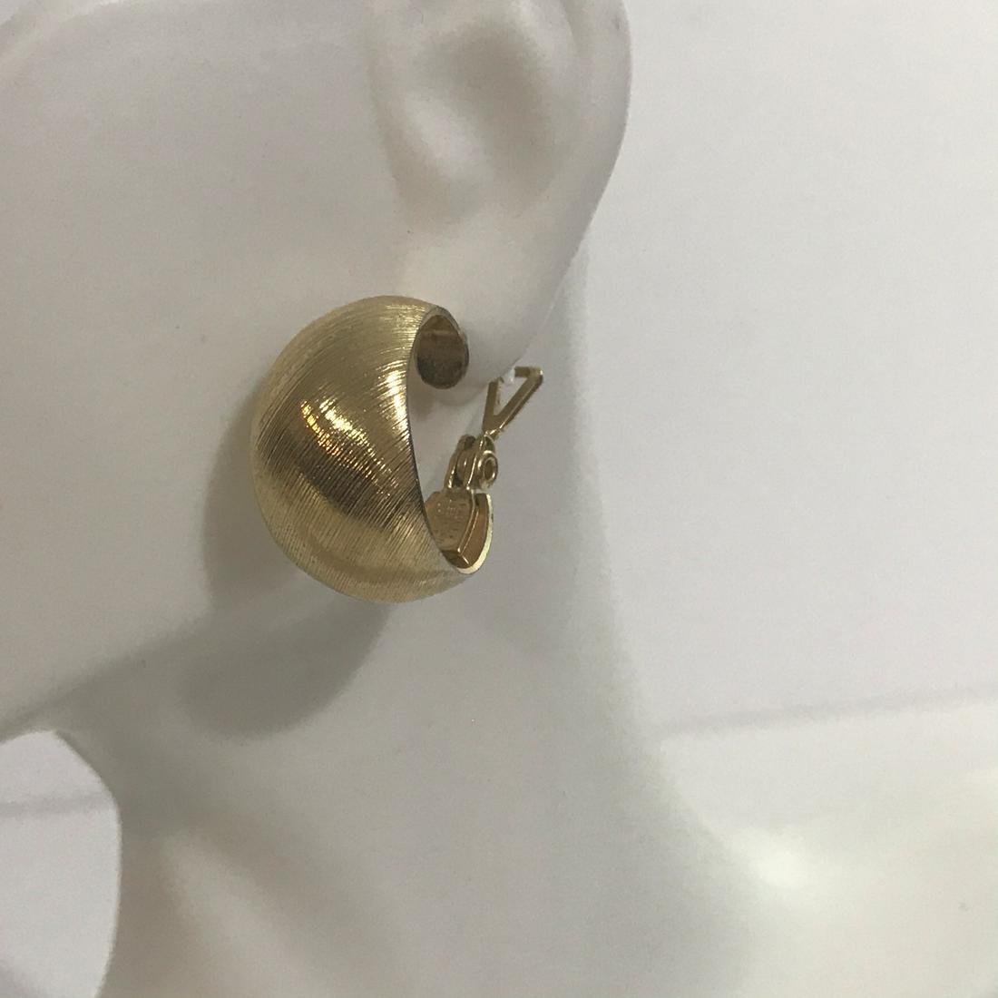 Vintage Earrings Monet Goldtone Hoop Earrings: Vintage Earrings Monet Goldtone Hoop Earrings Please view all photos as they are part of the description and condition of this Item, Feel free to contact me with questions or picture requests!