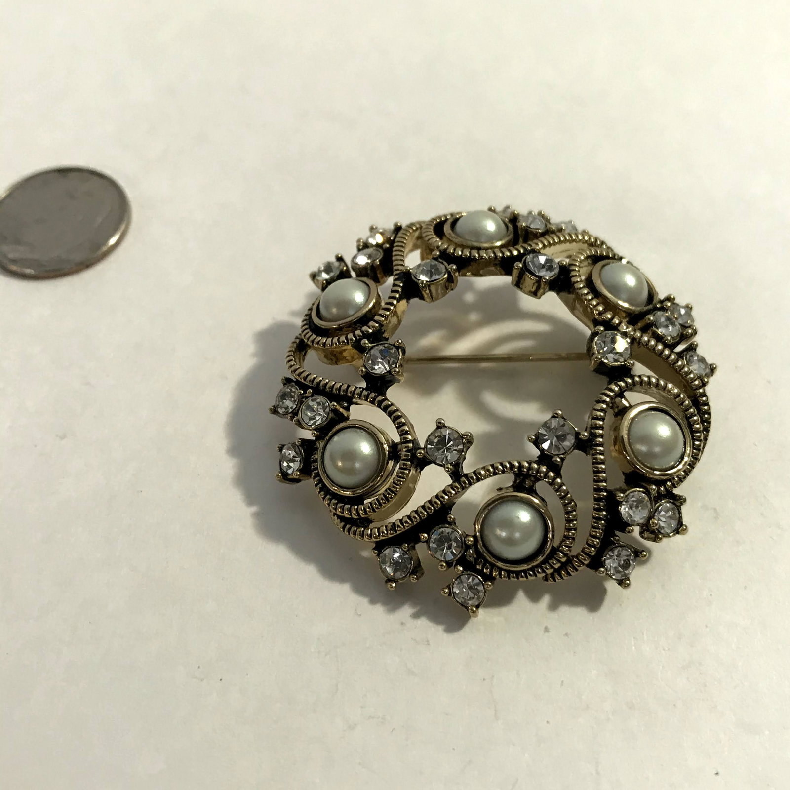 Vintage Monet Signed Gold faux Pearl rhinestone Round: Vintage Monet Signed Gold faux Pearl rhinestone Round Circle Wreath Brooch Pin Please view all photos as they are part of the description and condition of this Item, Feel free to contact me with quest