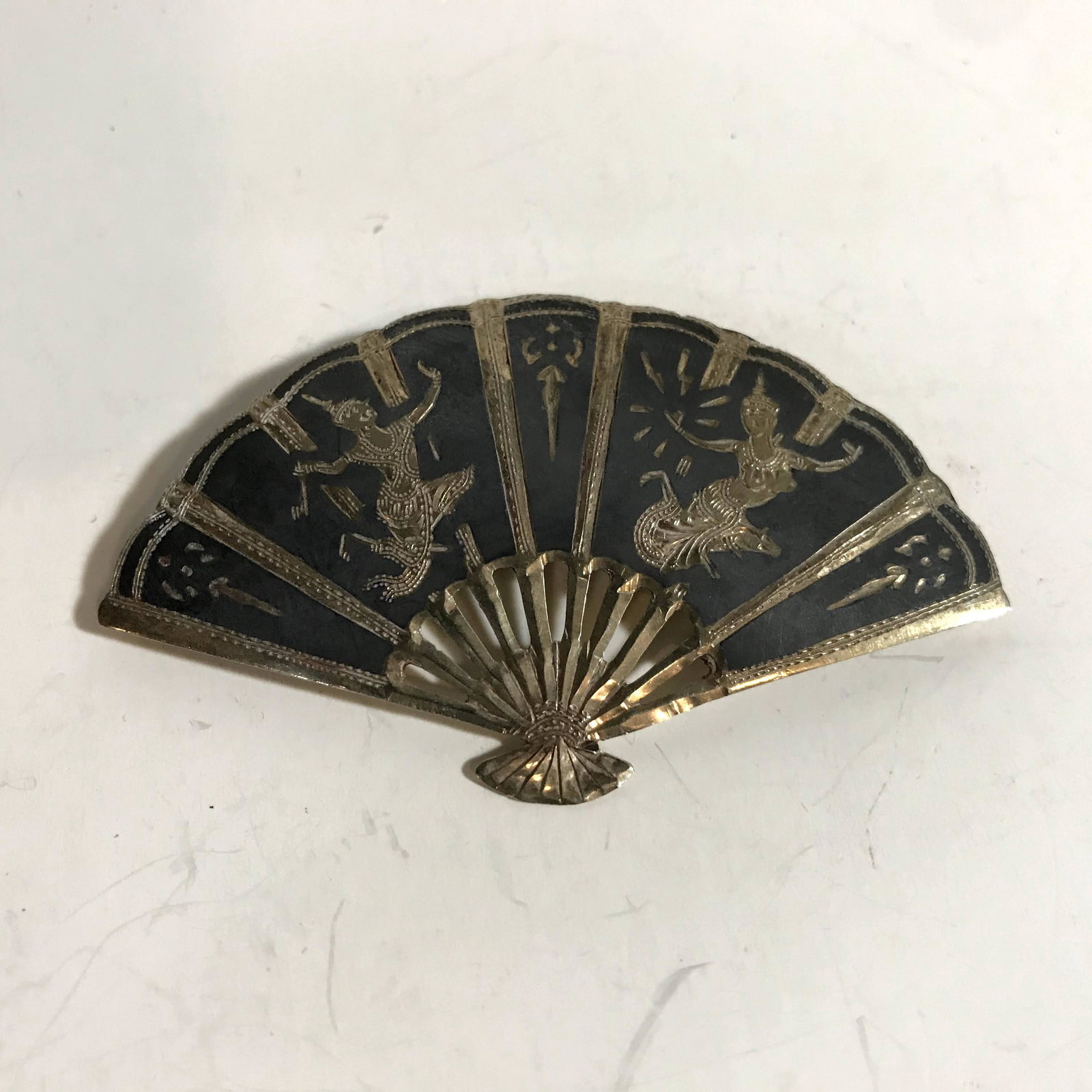 Antique Siam sterling silver Oriental fan broach: Antique Siam sterling silver Oriental fan broach,highly collectible Please view all photos as they are part of the description and condition of this Item, Feel free to contact me with questions or pic